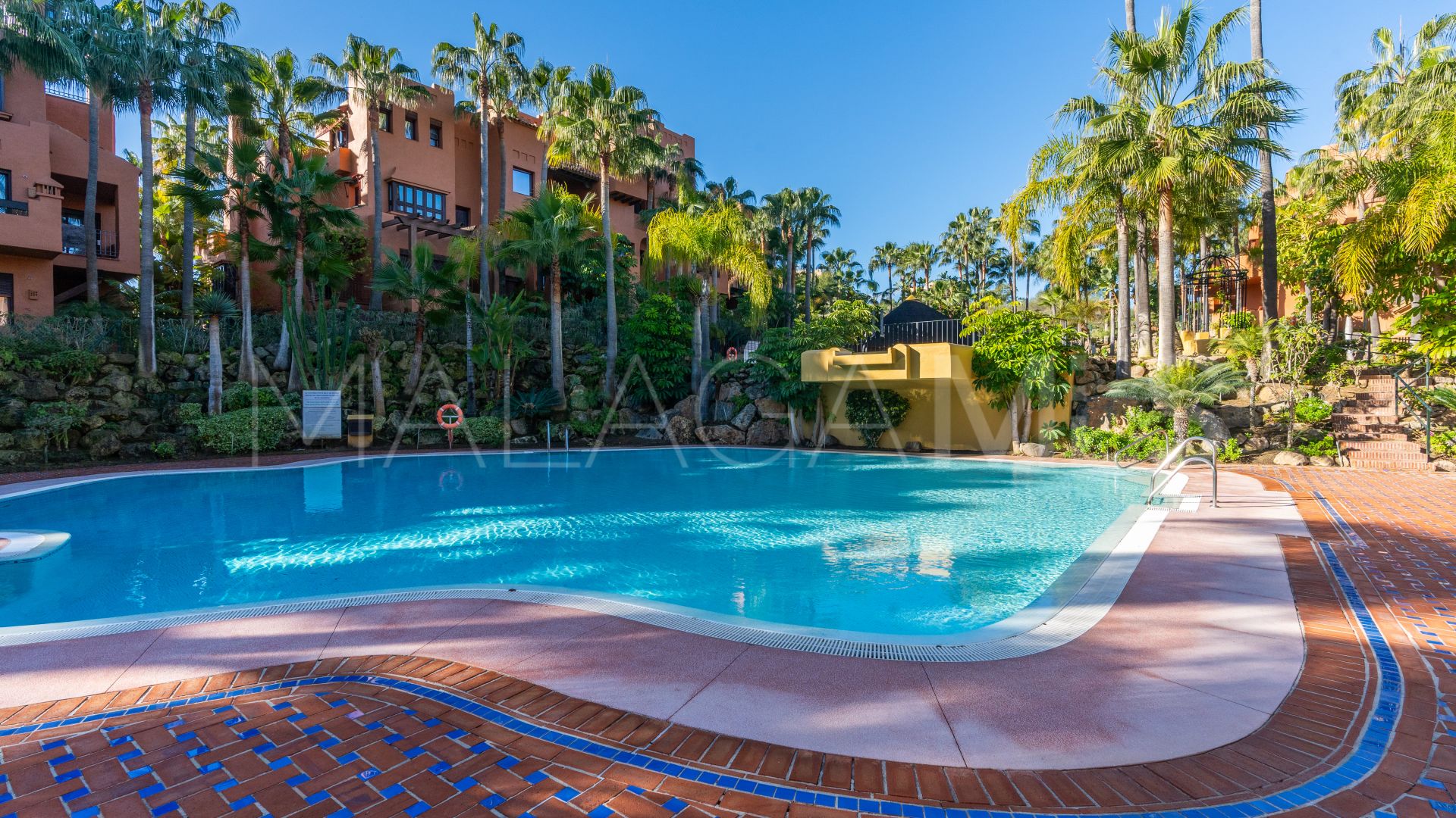 Markplanslägenhet for sale in La Alzambra Hill Club