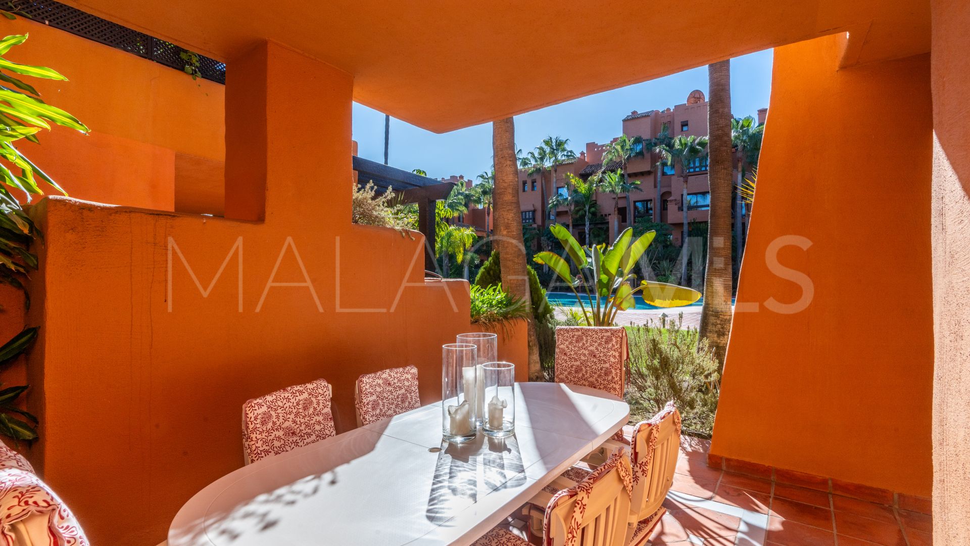 Markplanslägenhet for sale in La Alzambra Hill Club