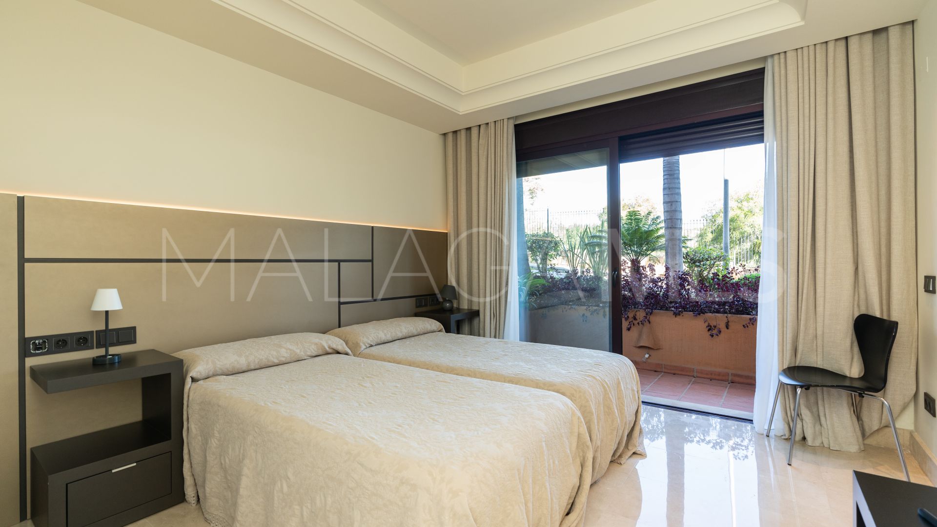 Markplanslägenhet for sale in La Alzambra Hill Club