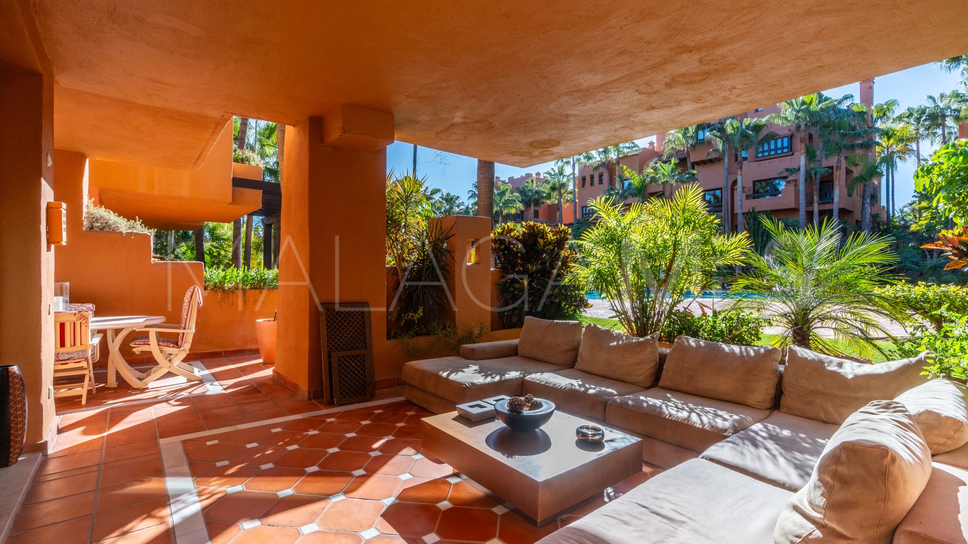 Markplanslägenhet for sale in La Alzambra Hill Club