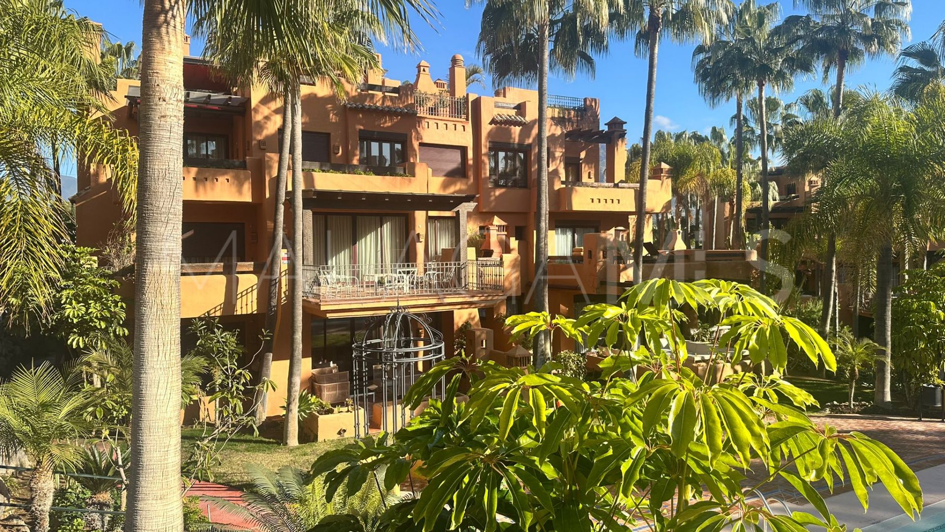 Se vende apartamento planta baja in La Alzambra Hill Club de 3 bedrooms