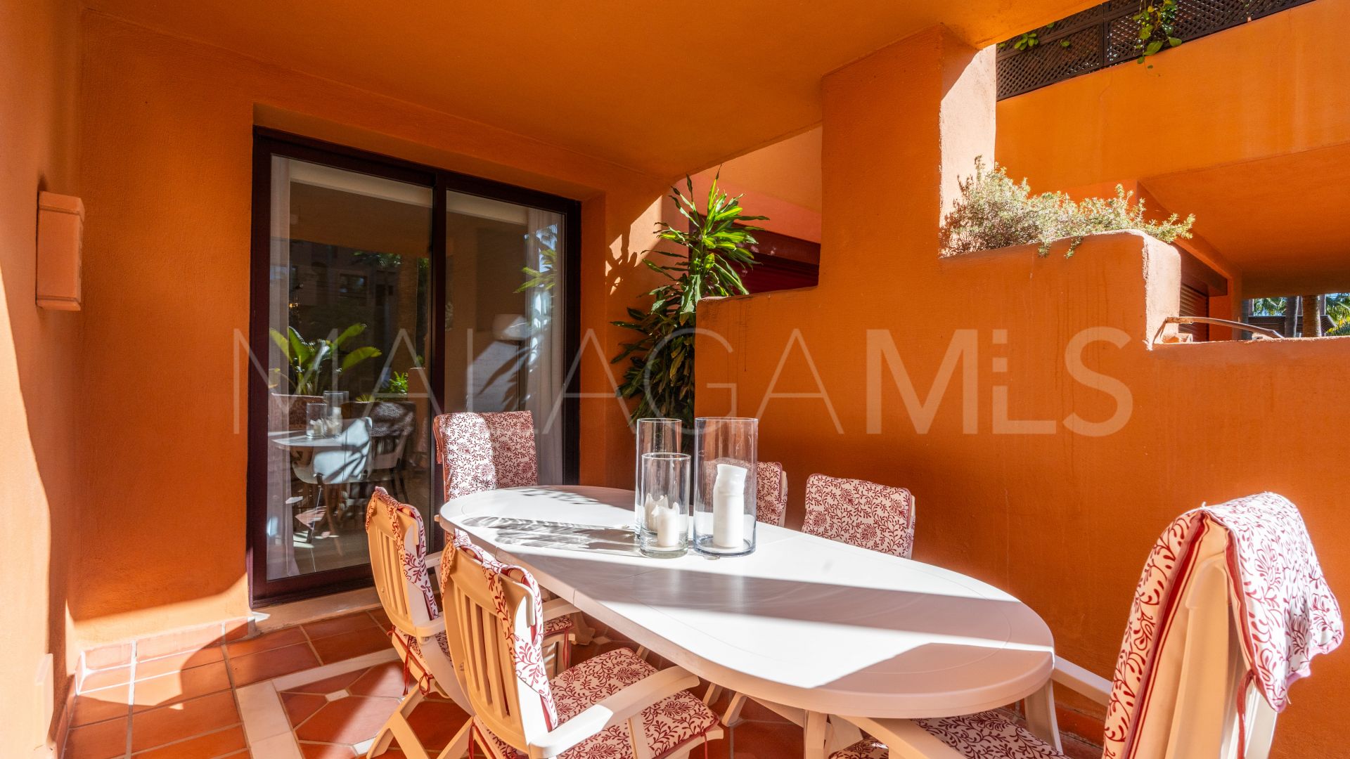 Markplanslägenhet for sale in La Alzambra Hill Club