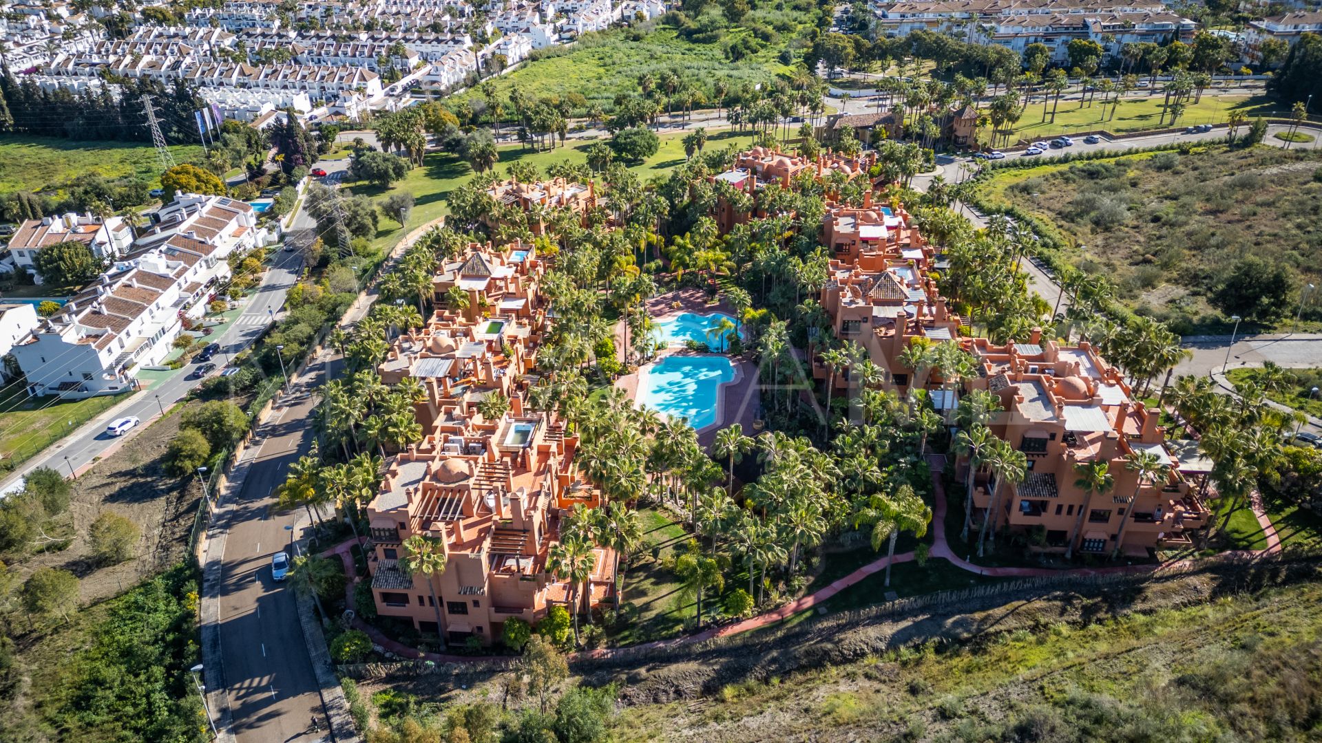 Markplanslägenhet for sale in La Alzambra Hill Club