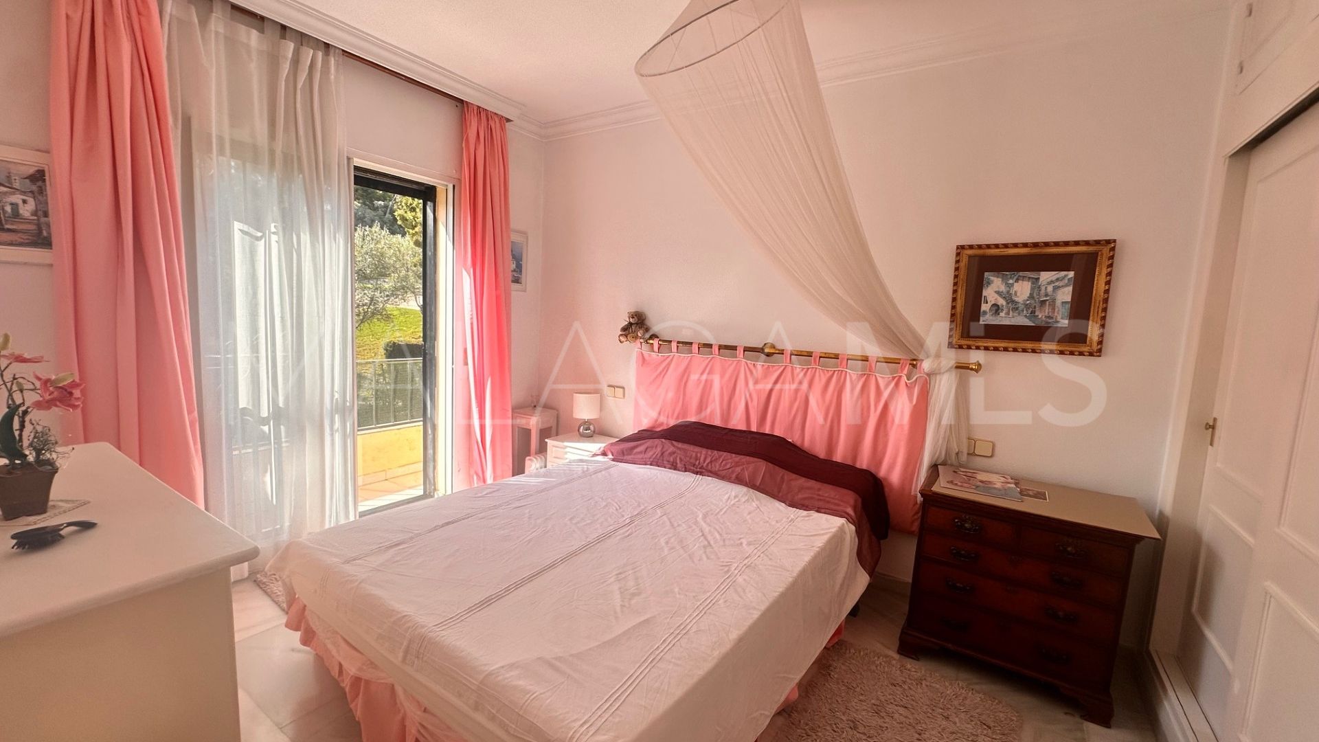 Parhus for sale in Nueva Andalucia