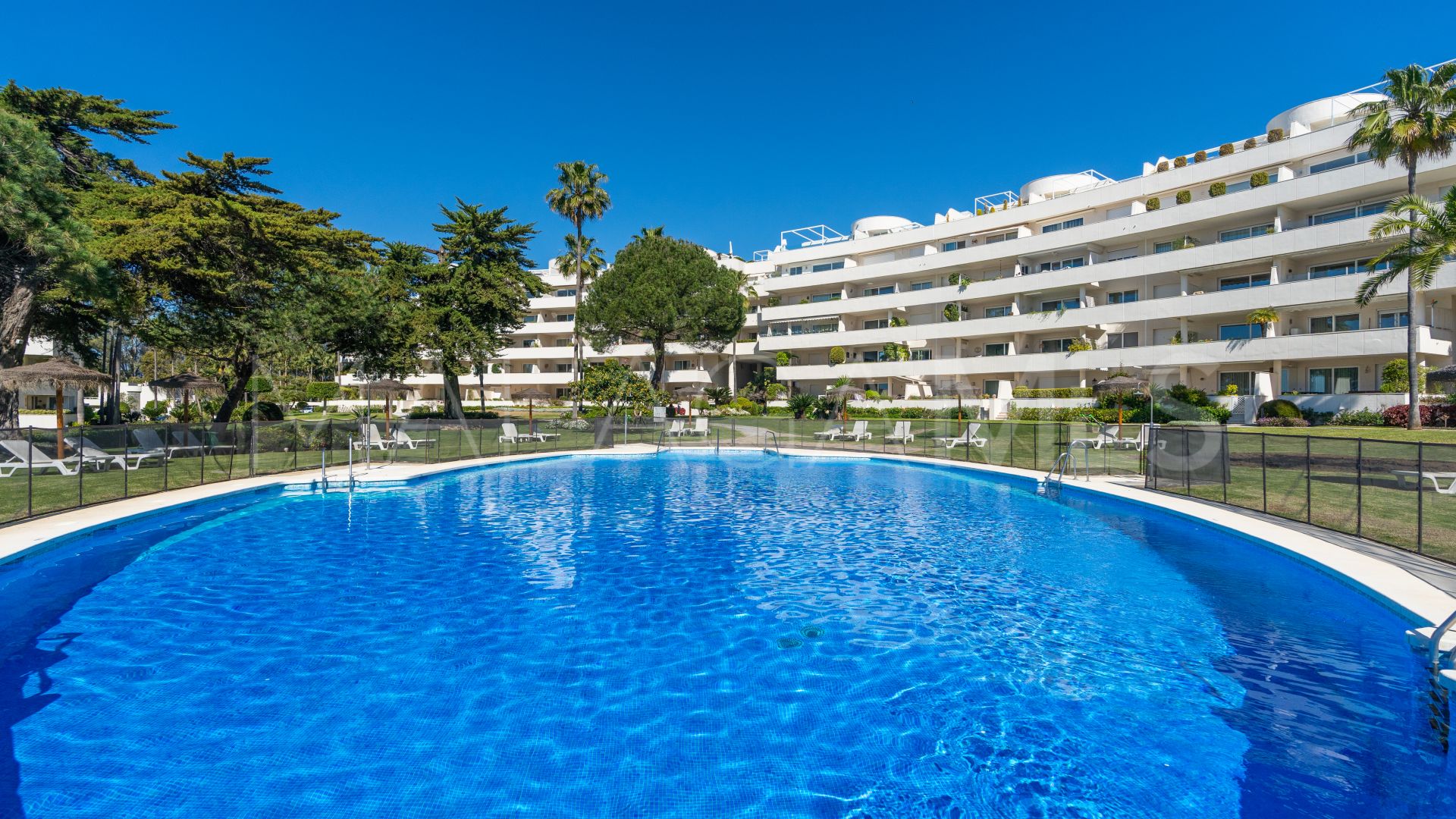 Markplanslägenhet for sale in Los Granados Playa