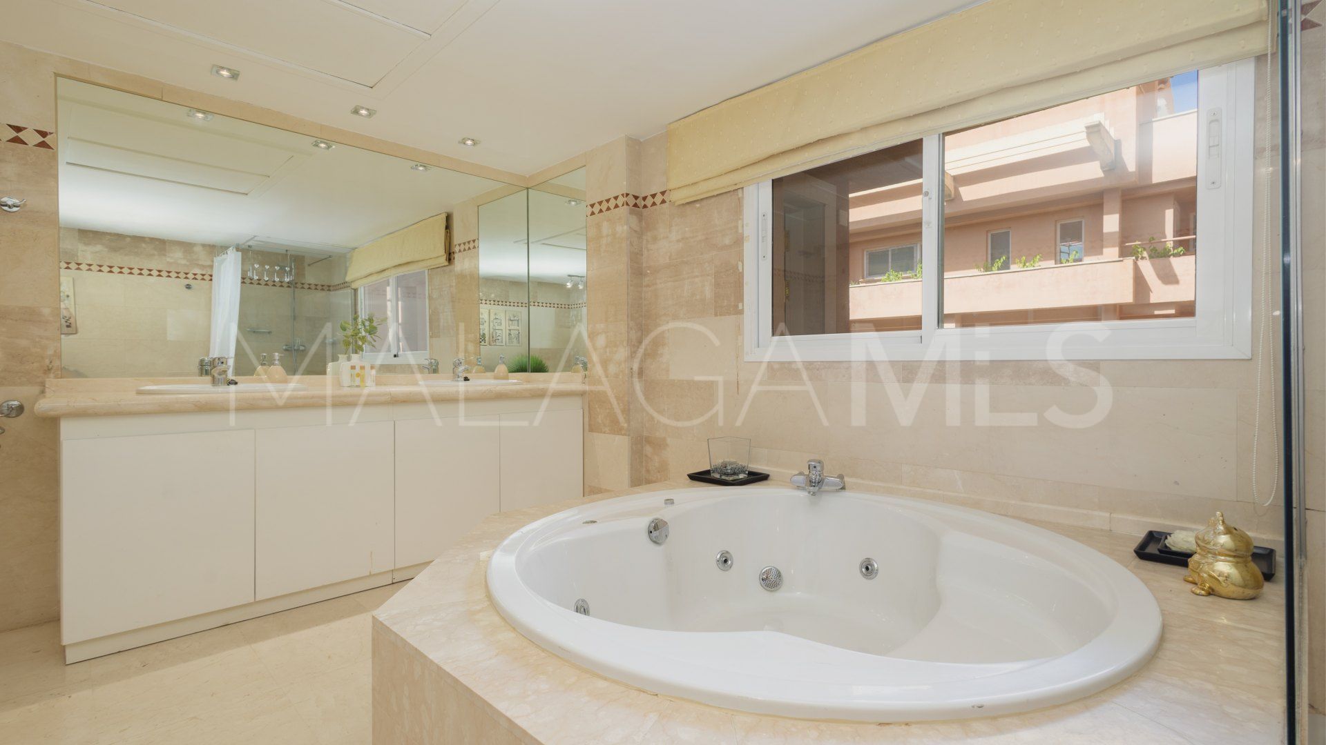 Se vende apartamento in Magna Marbella de 4 bedrooms