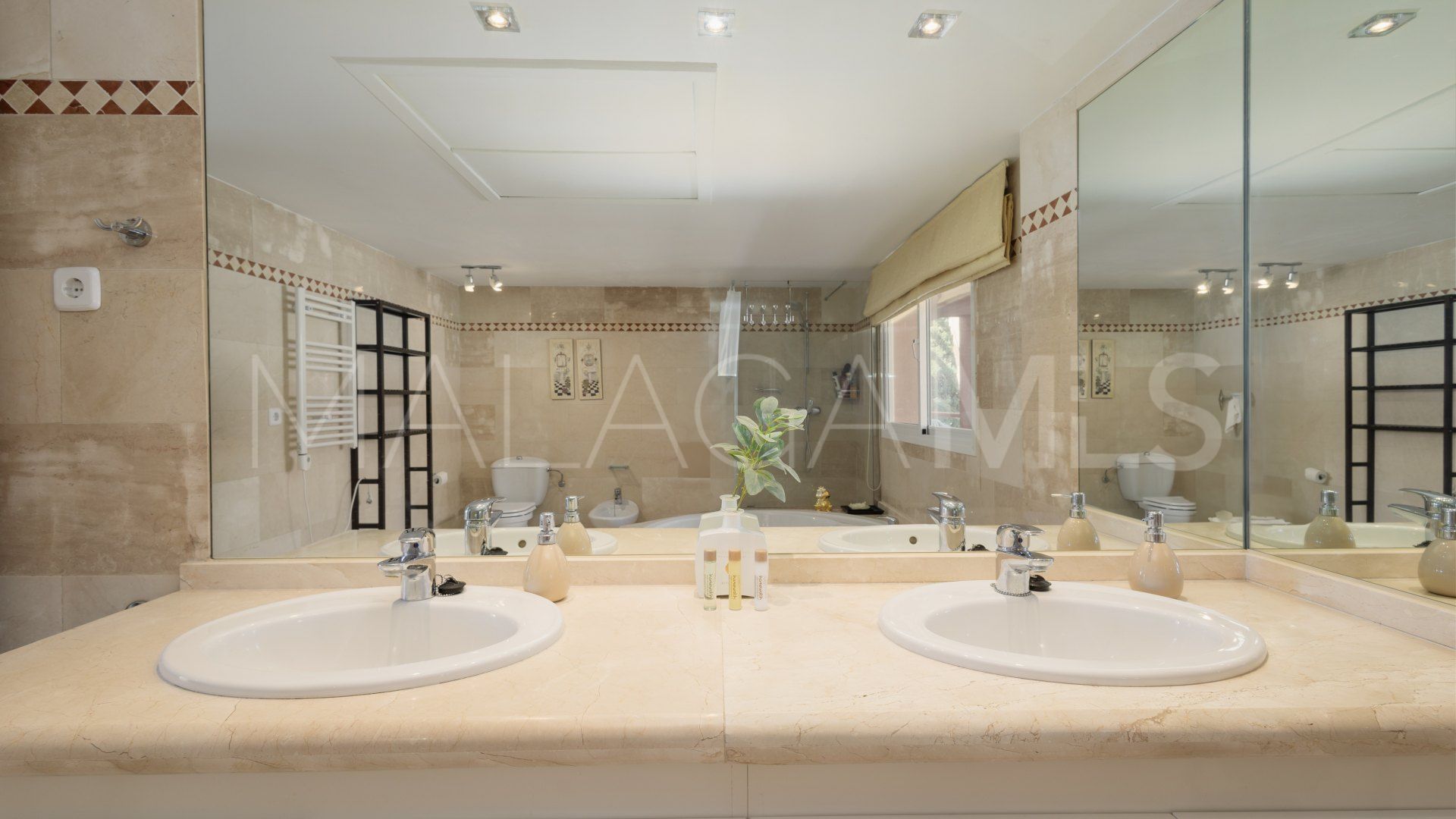 Se vende apartamento in Magna Marbella de 4 bedrooms