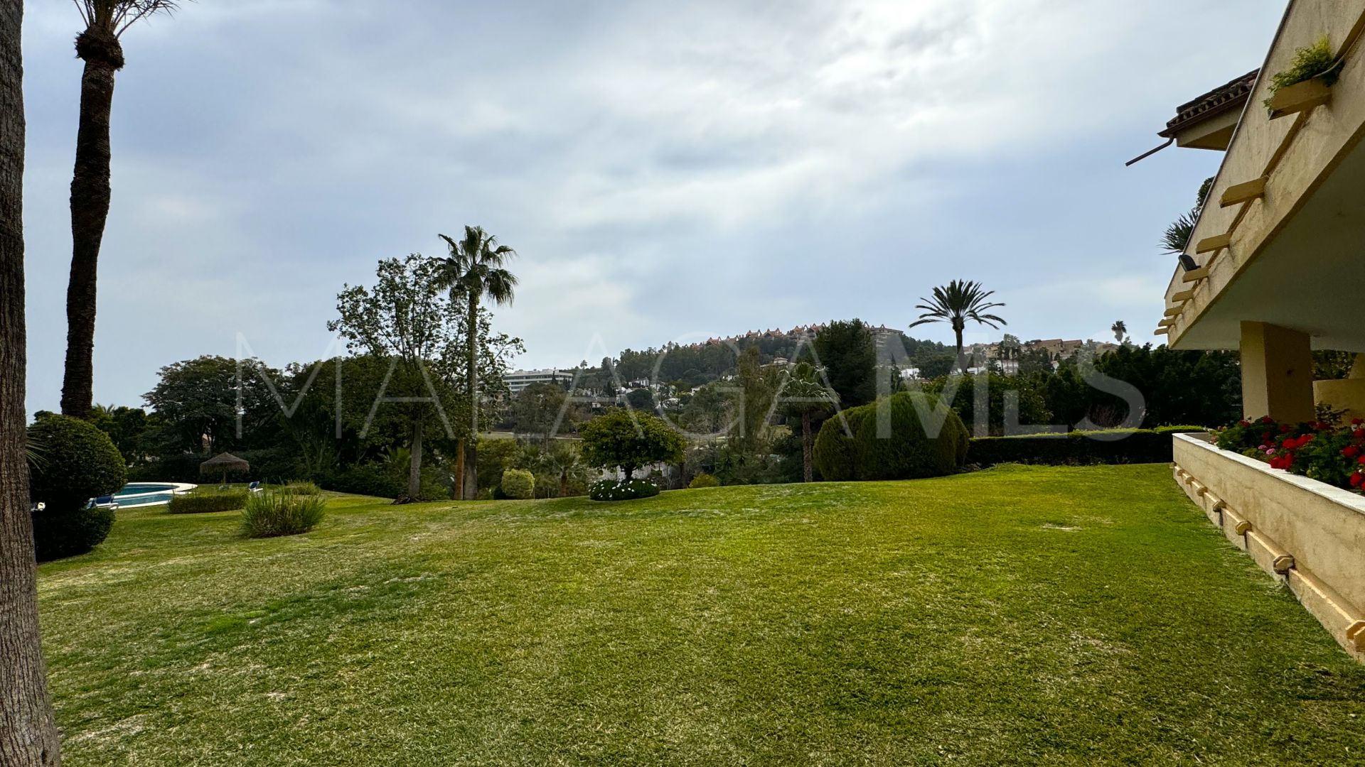 Tvåvåningslägenhet for sale in Nueva Andalucia