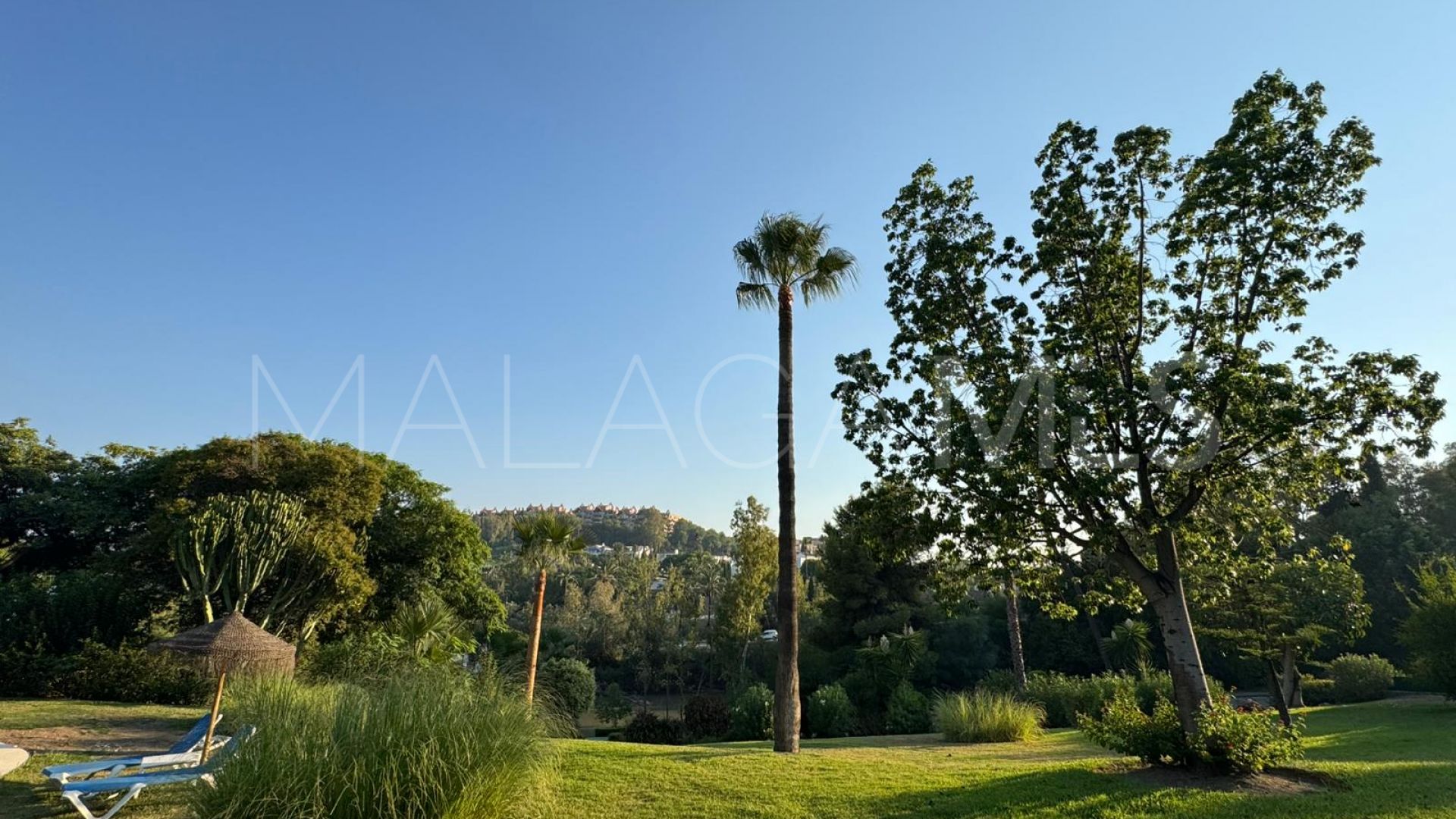 Tvåvåningslägenhet for sale in Nueva Andalucia