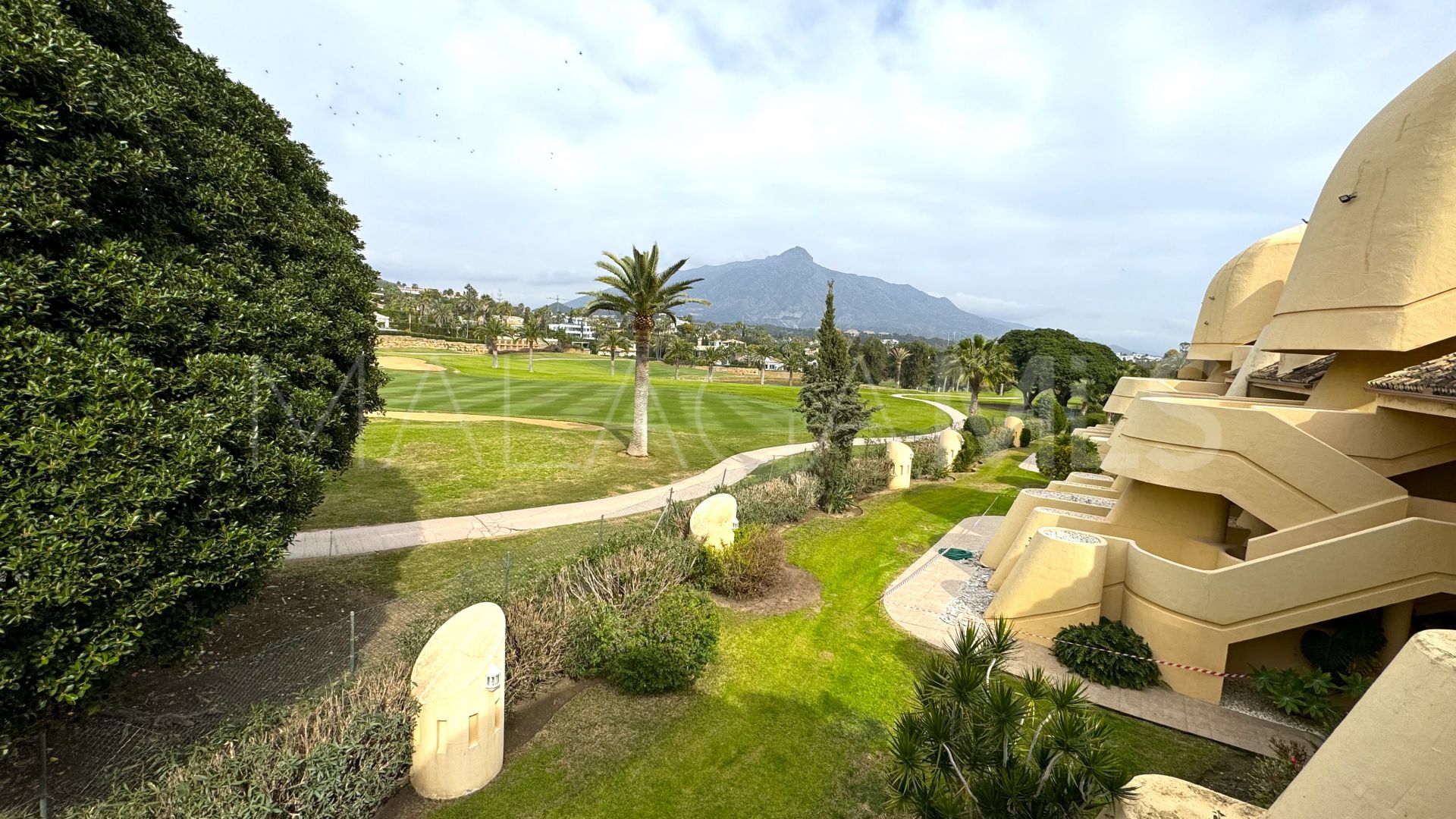 Tvåvåningslägenhet for sale in Nueva Andalucia