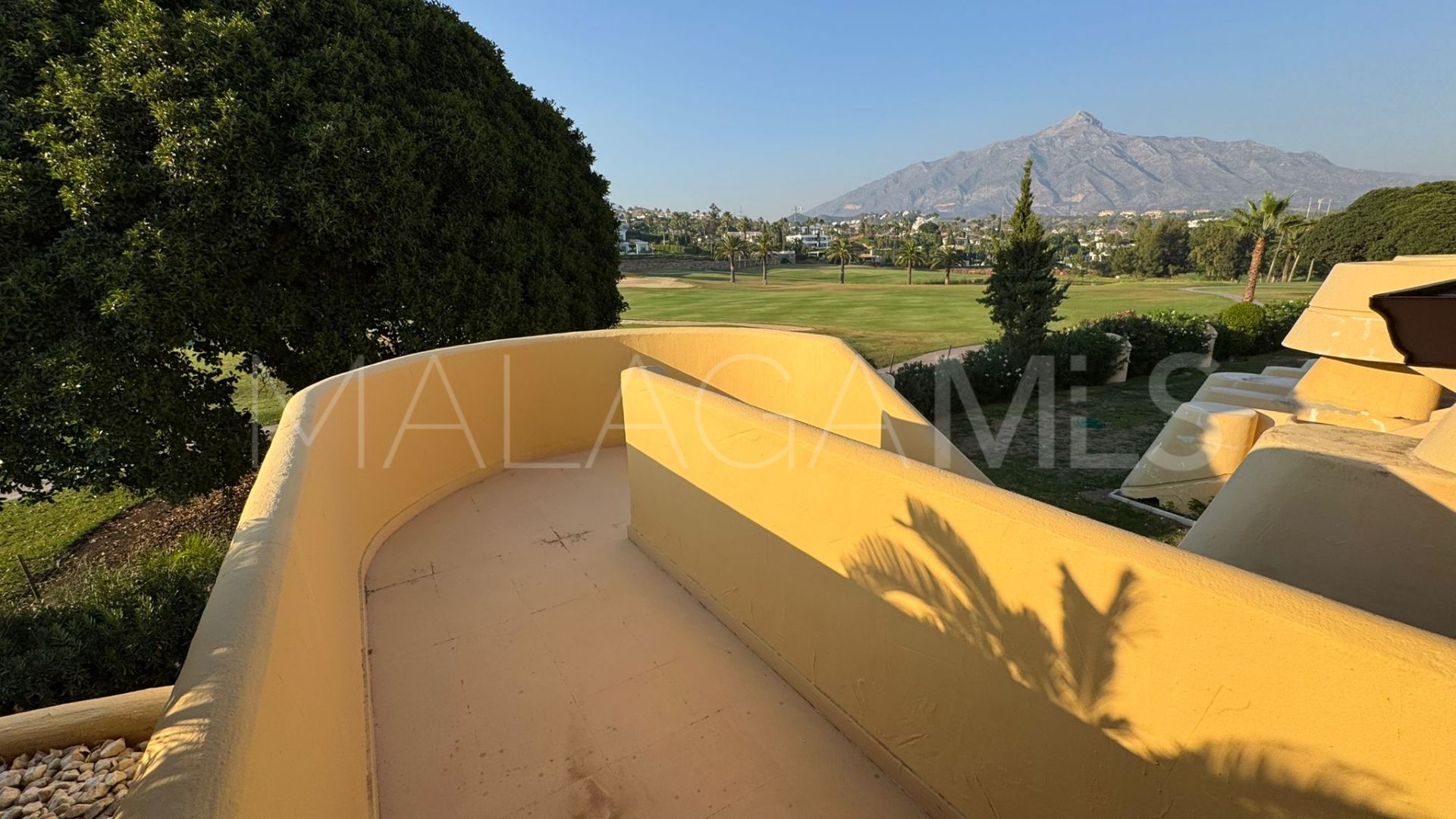 Tvåvåningslägenhet for sale in Nueva Andalucia