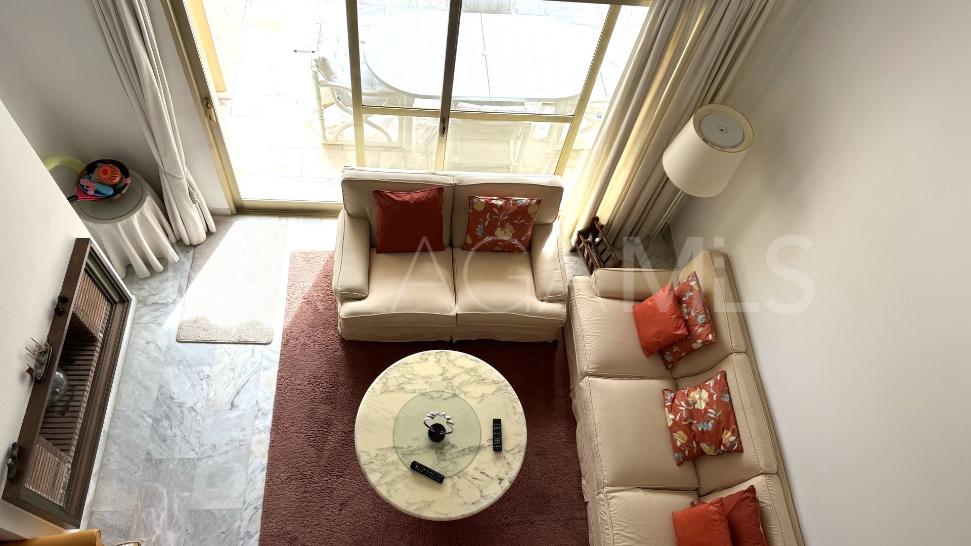 Tvåvåningslägenhet for sale in Nueva Andalucia