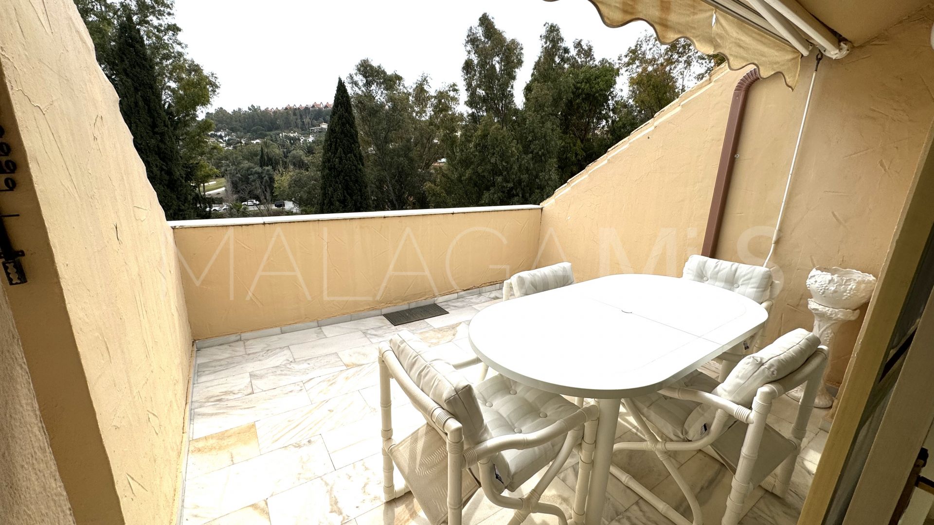 Tvåvåningslägenhet for sale in Nueva Andalucia
