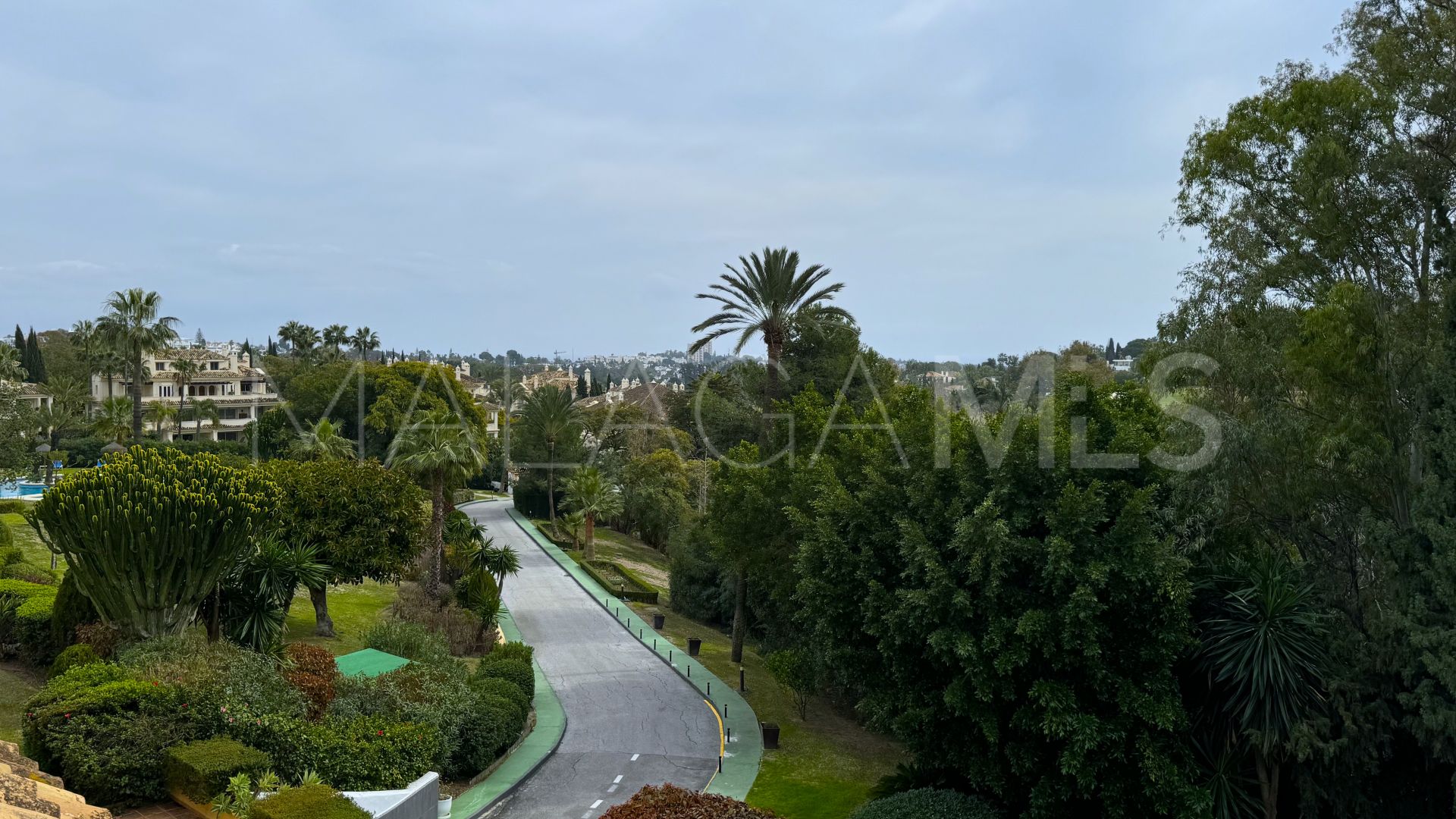 Tvåvåningslägenhet for sale in Nueva Andalucia