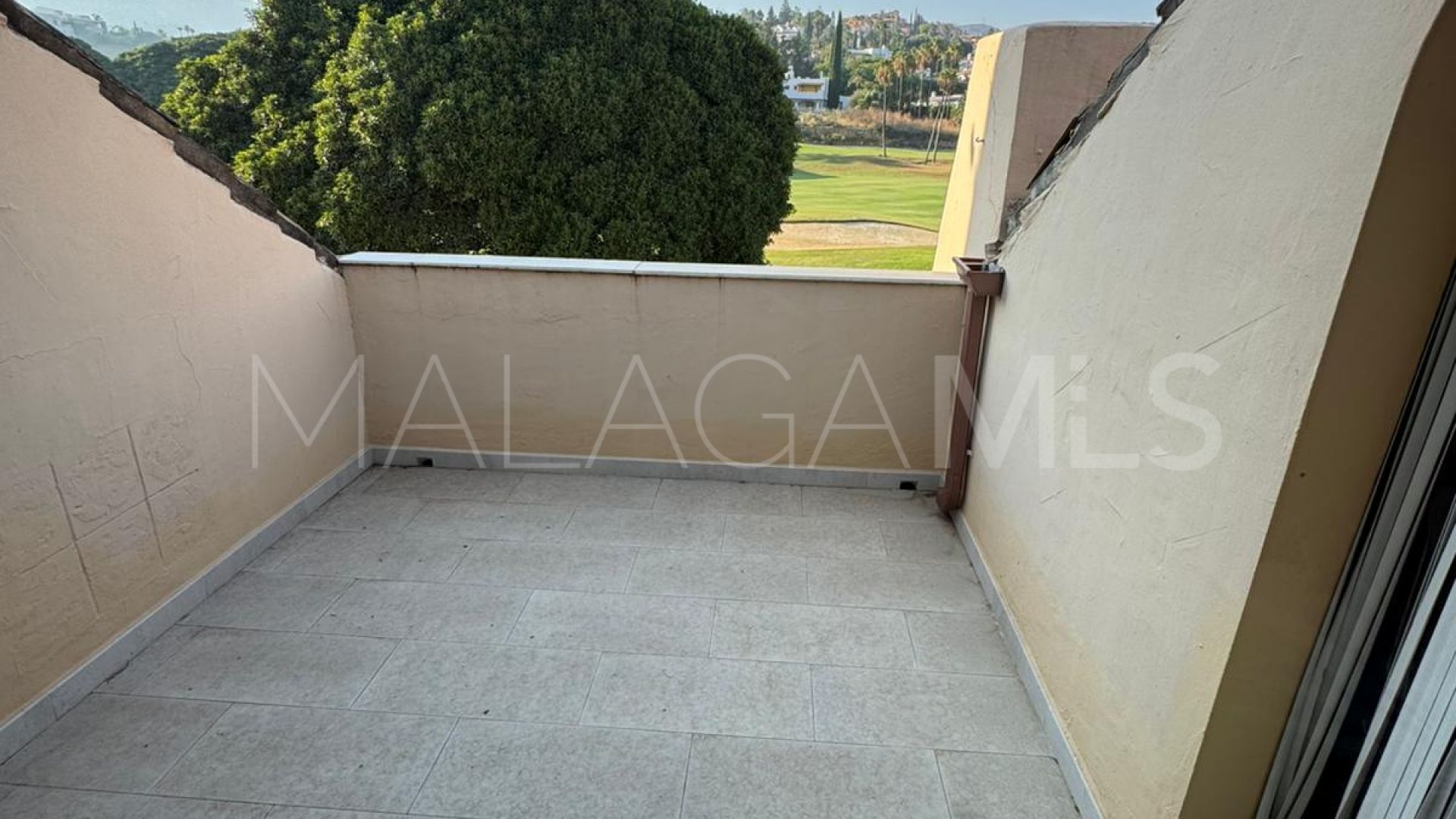 Tvåvåningslägenhet for sale in Nueva Andalucia