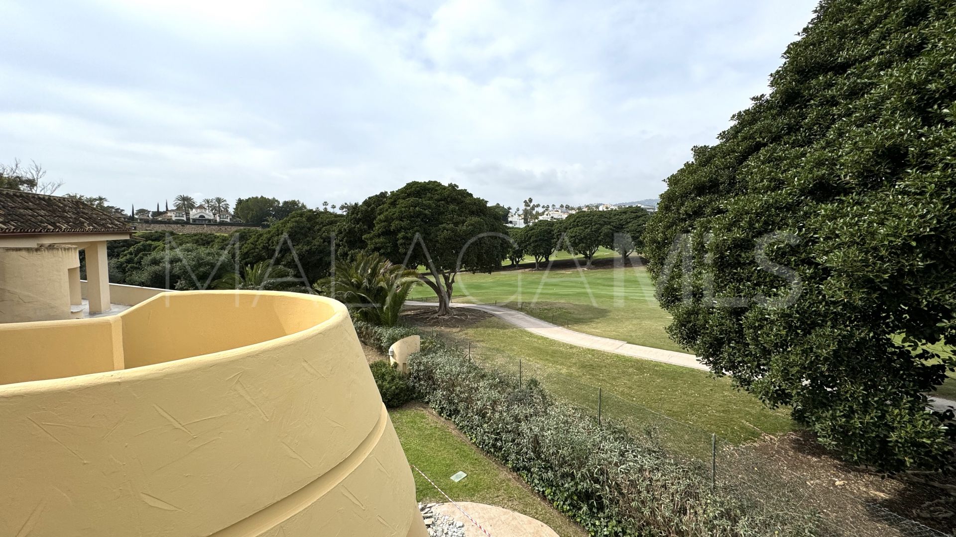 Tvåvåningslägenhet for sale in Nueva Andalucia