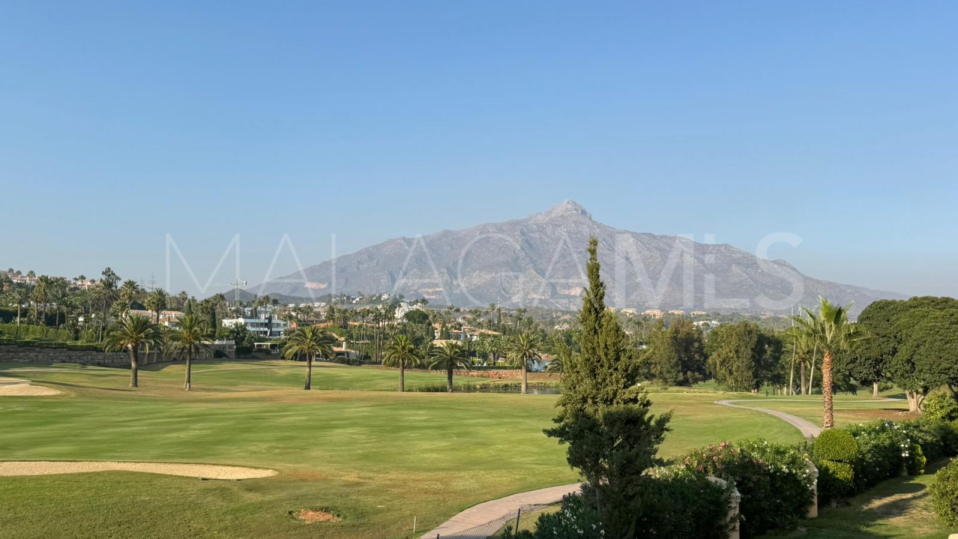 Tvåvåningslägenhet for sale in Nueva Andalucia
