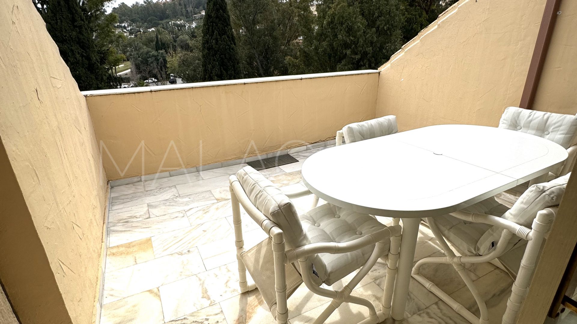 Tvåvåningslägenhet for sale in Nueva Andalucia