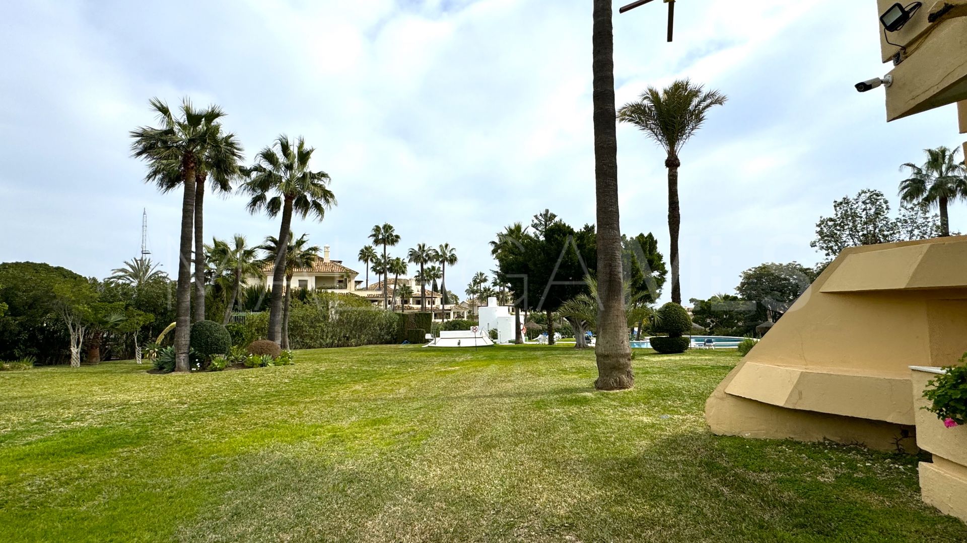Tvåvåningslägenhet for sale in Nueva Andalucia