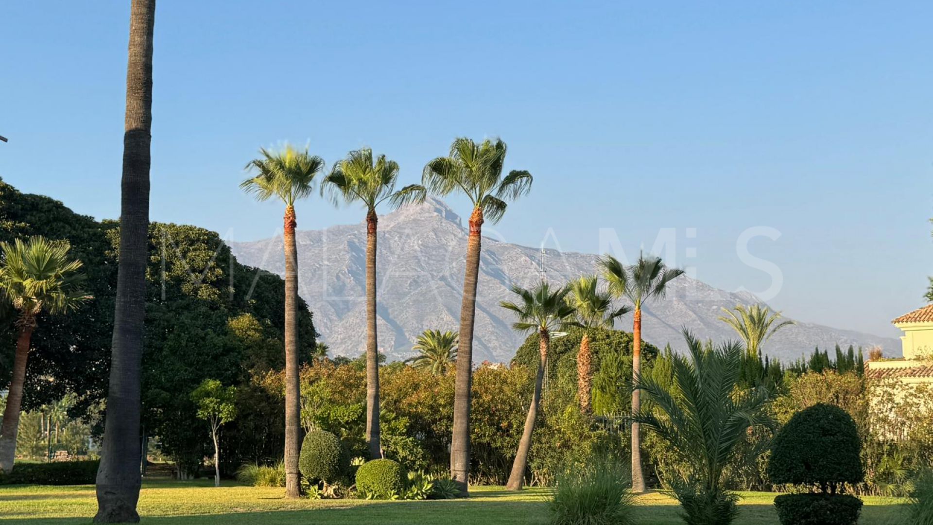 Tvåvåningslägenhet for sale in Nueva Andalucia