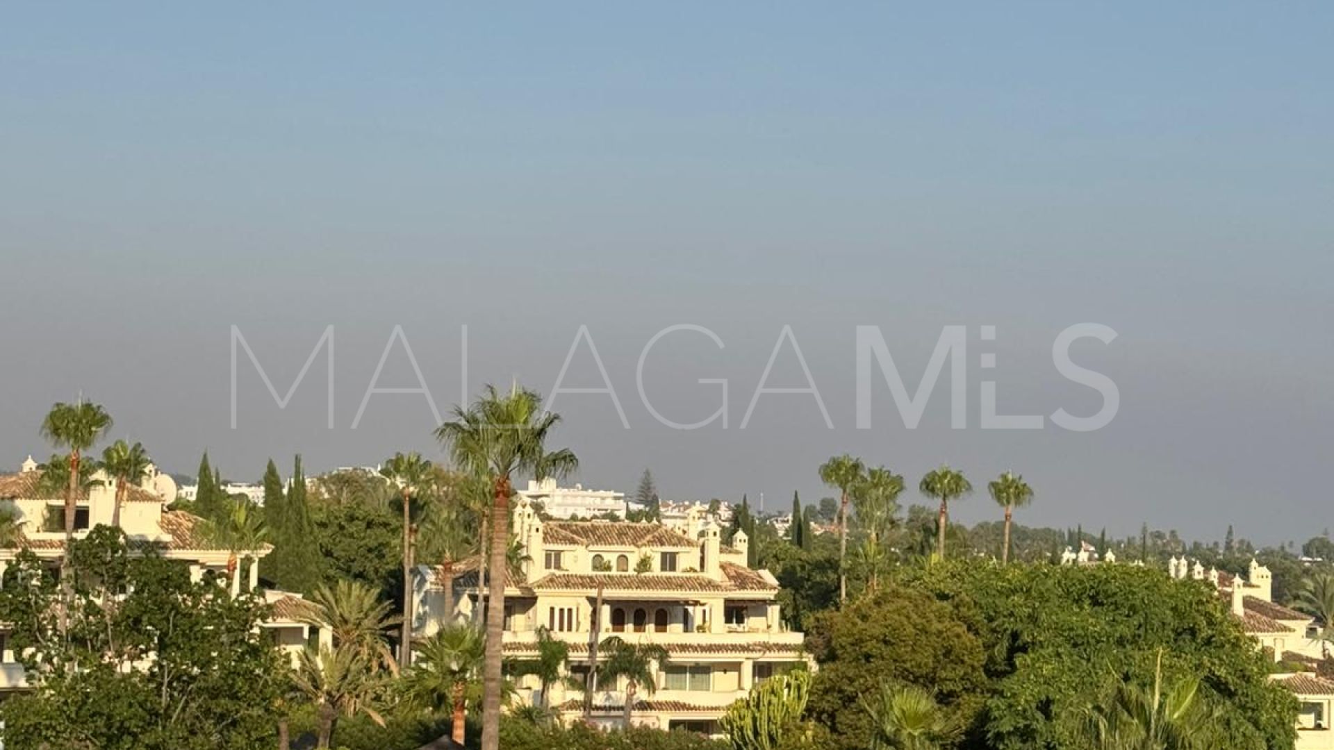 Tvåvåningslägenhet for sale in Nueva Andalucia