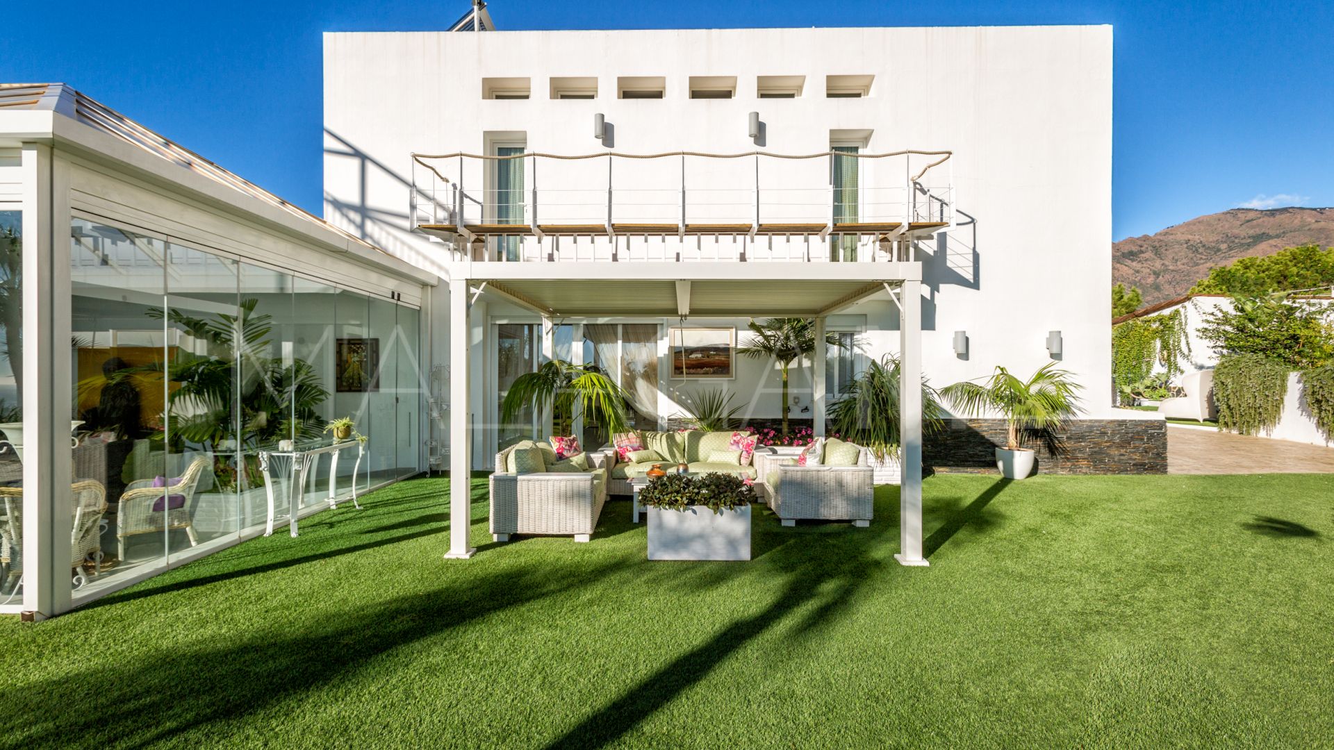 Villa for sale in Estepona