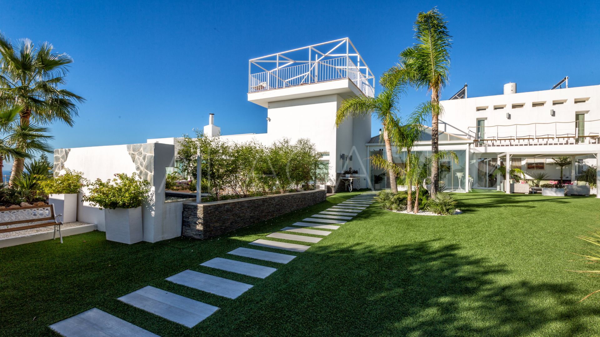 Villa for sale in Estepona