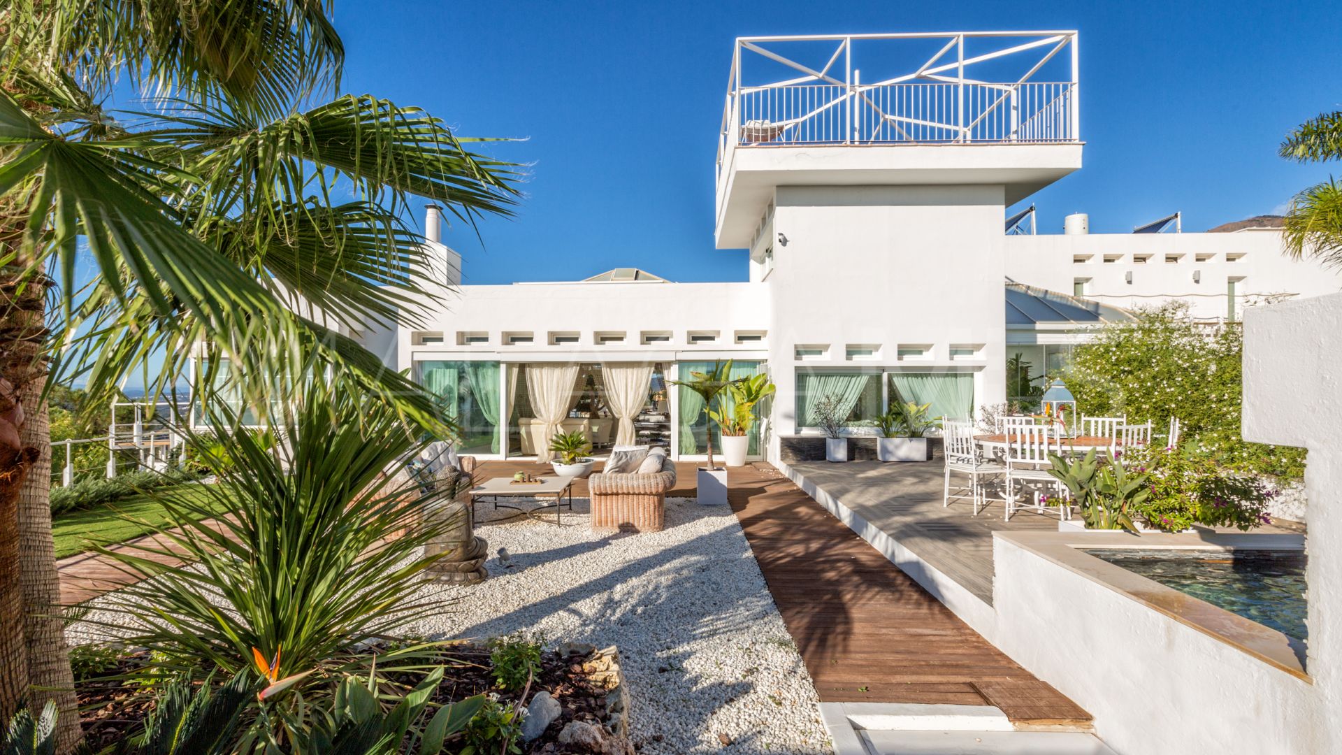 Villa for sale in Estepona