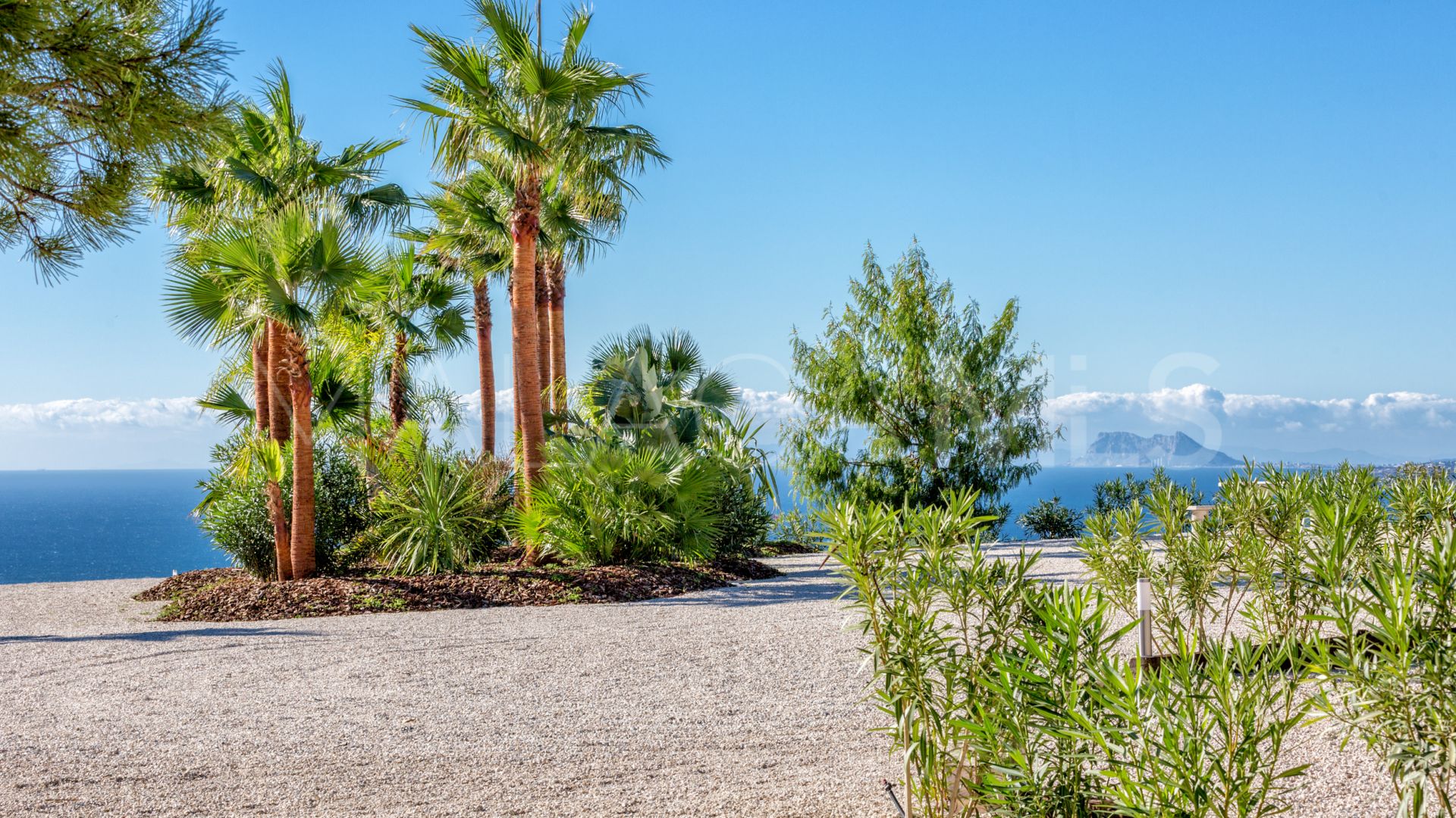 Villa for sale in Estepona