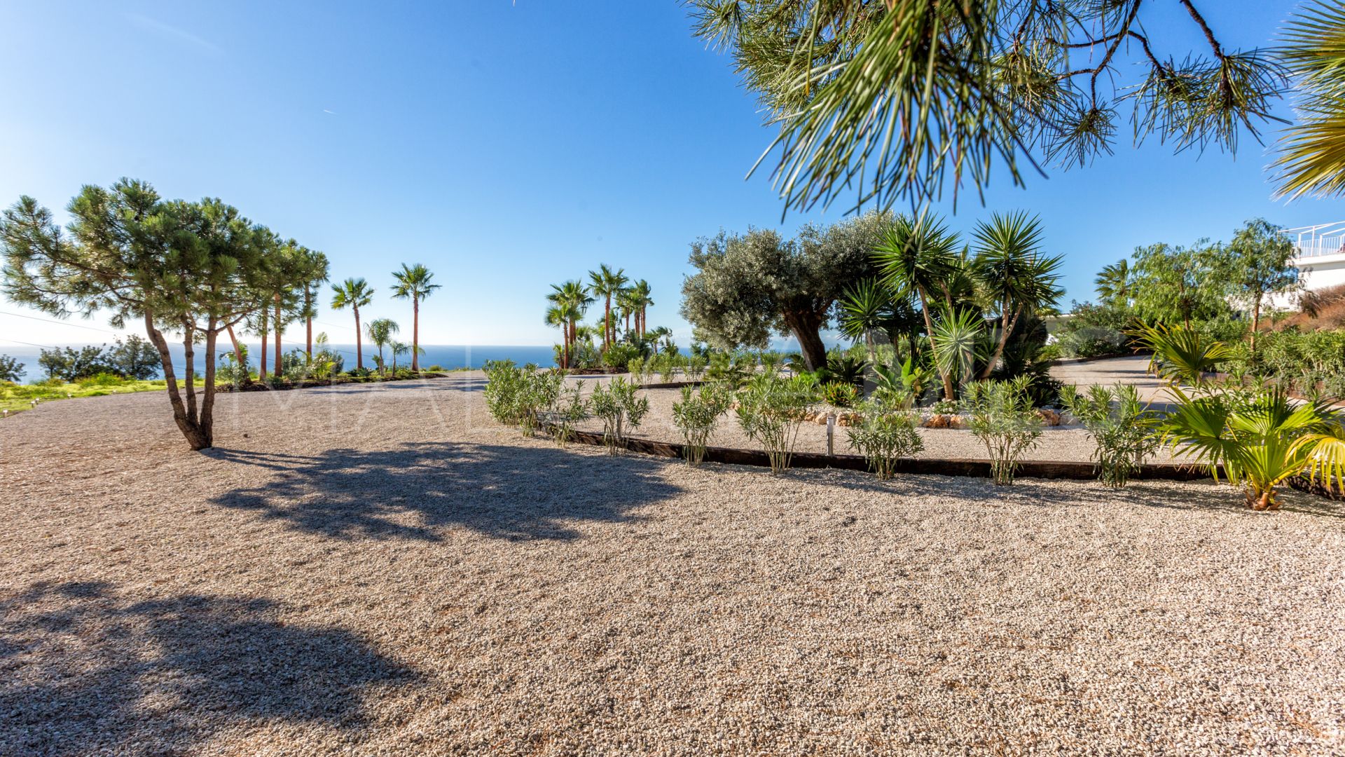 Villa for sale in Estepona