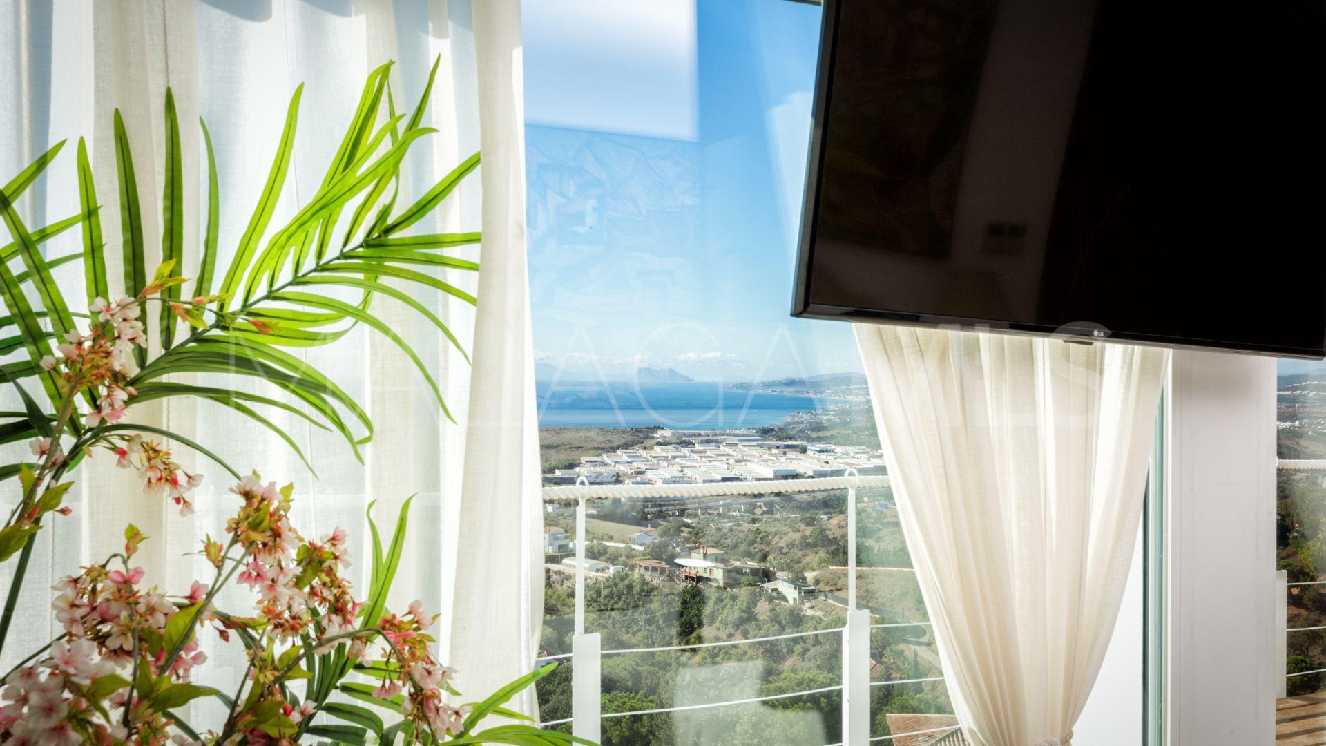 Villa for sale in Estepona