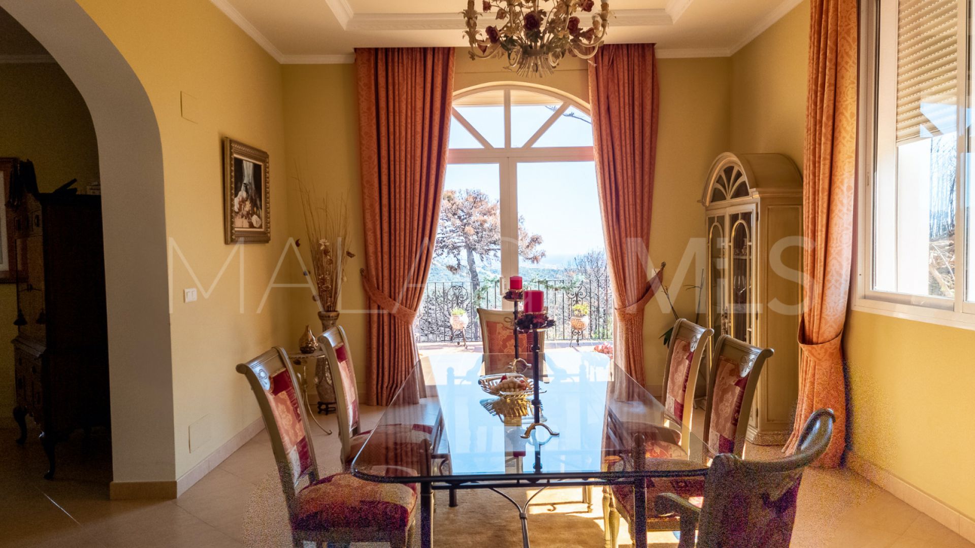 Villa with 7 bedrooms for sale in Estepona