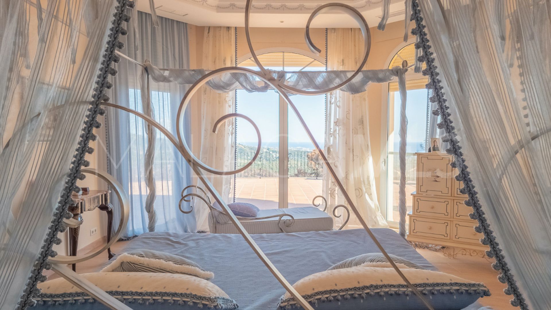 Villa with 7 bedrooms for sale in Estepona