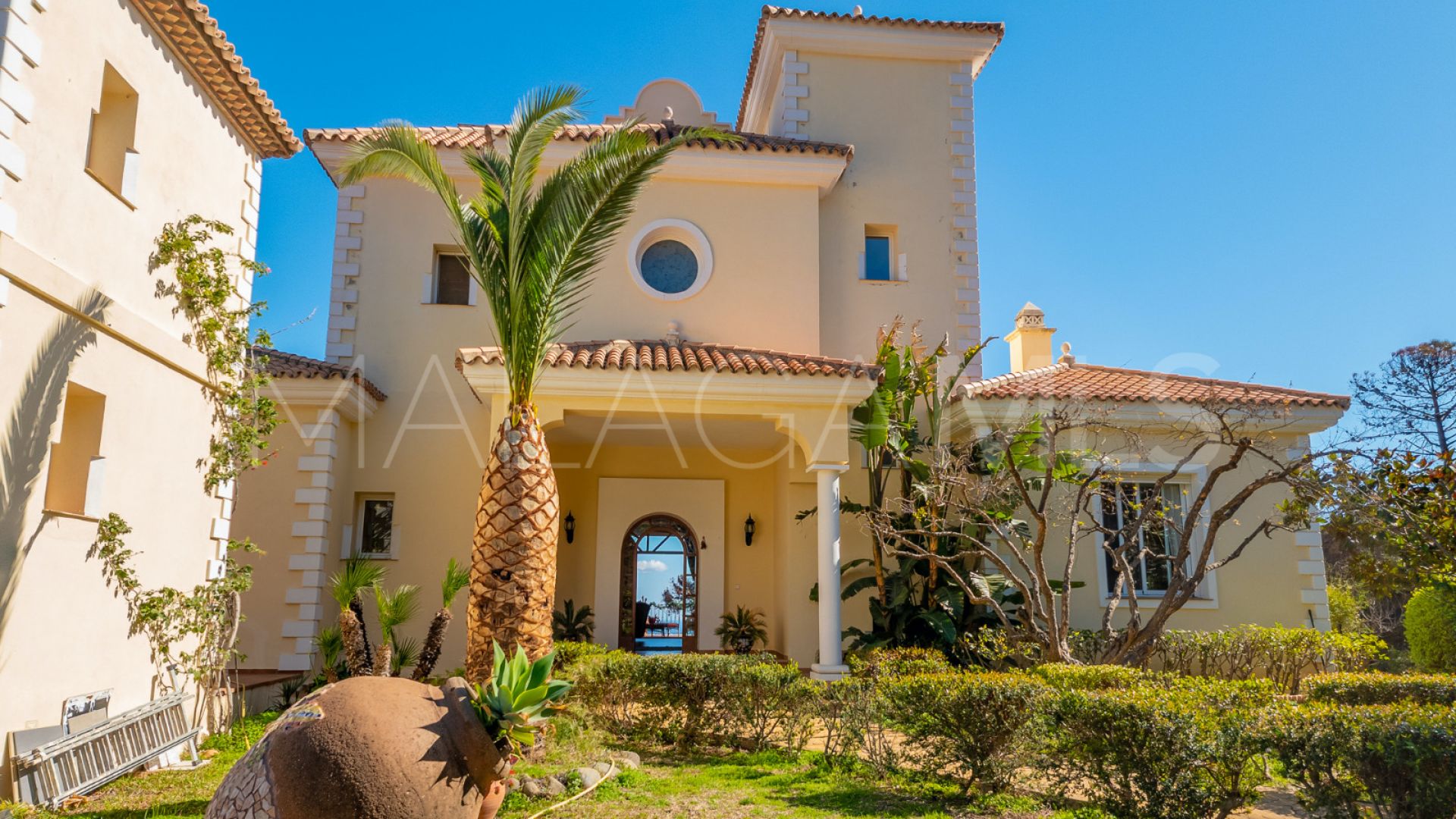 Villa with 7 bedrooms for sale in Estepona