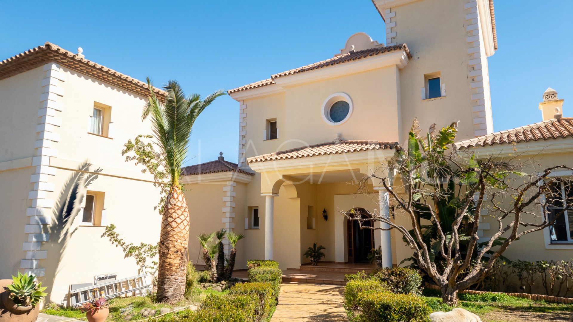 Villa with 7 bedrooms for sale in Estepona