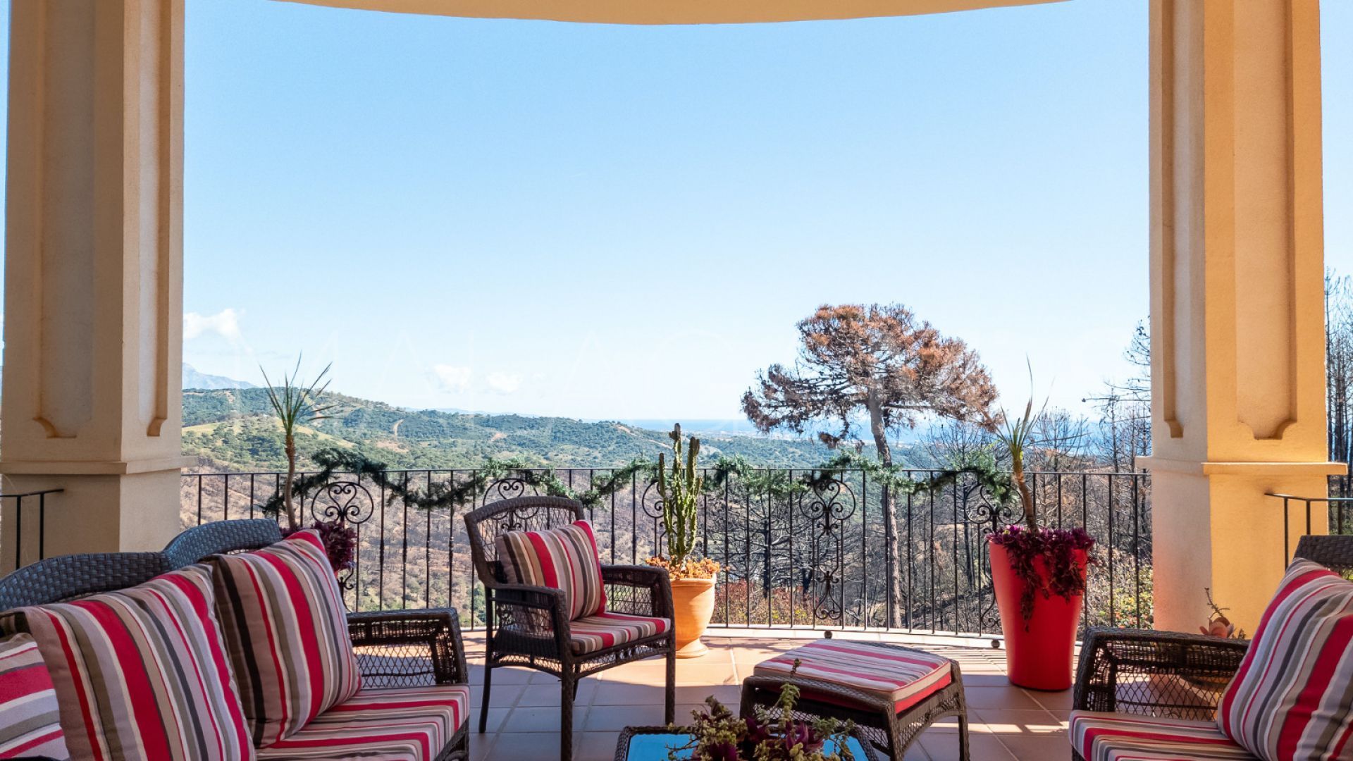 Villa with 7 bedrooms for sale in Estepona