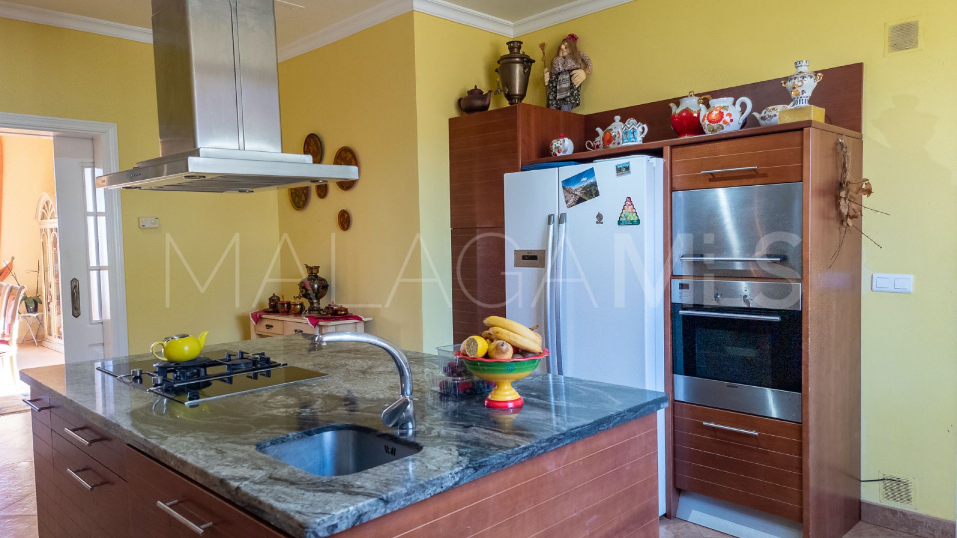 Villa with 7 bedrooms for sale in Estepona