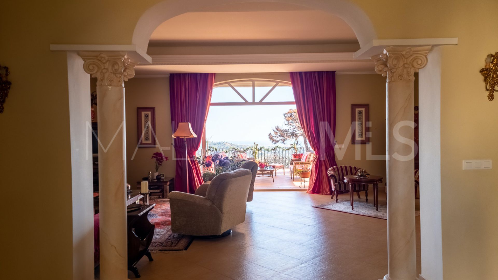 Villa with 7 bedrooms for sale in Estepona