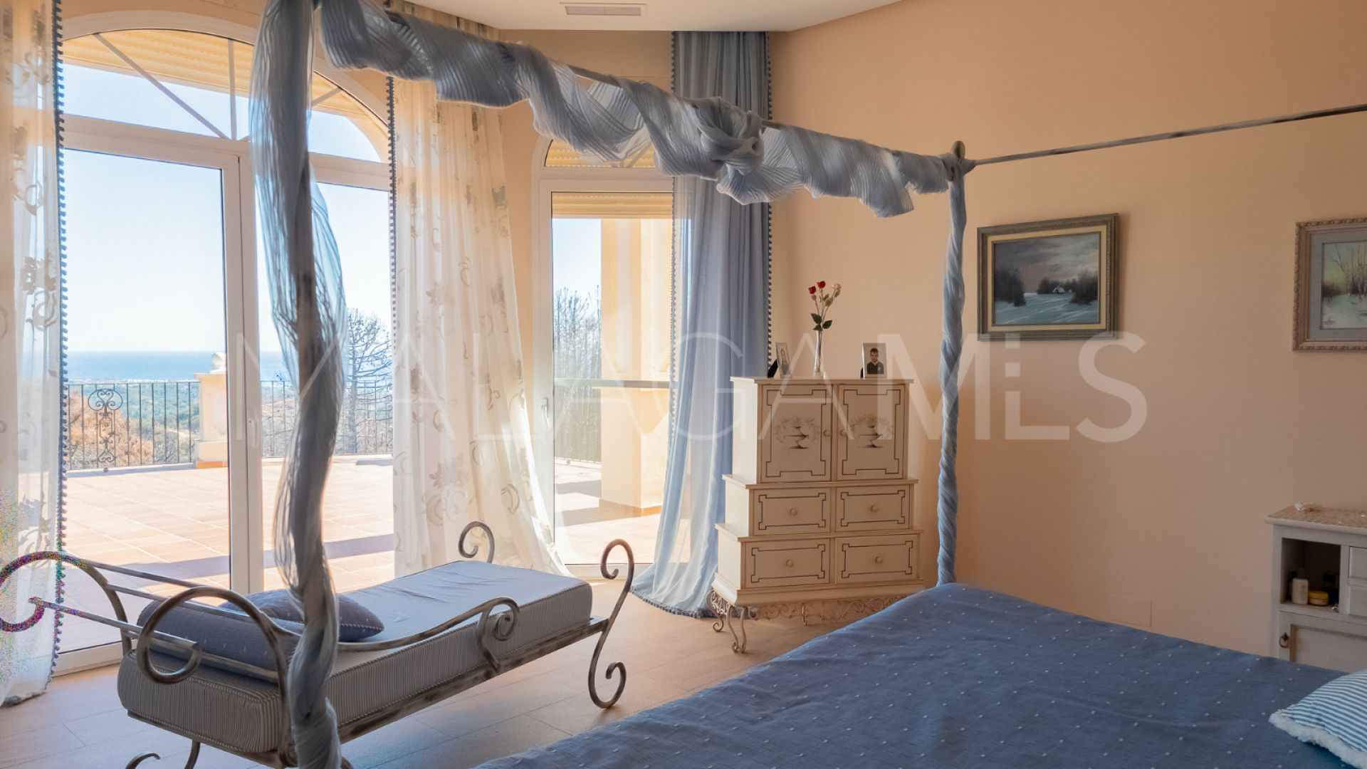 Villa with 7 bedrooms for sale in Estepona