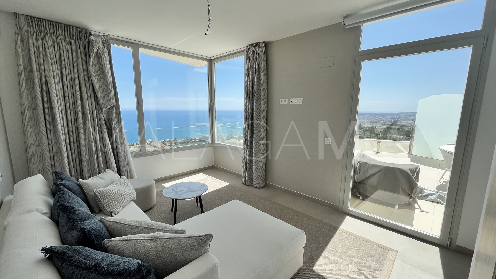 Penthouse with 4 bedrooms for sale in Benalmadena Costa