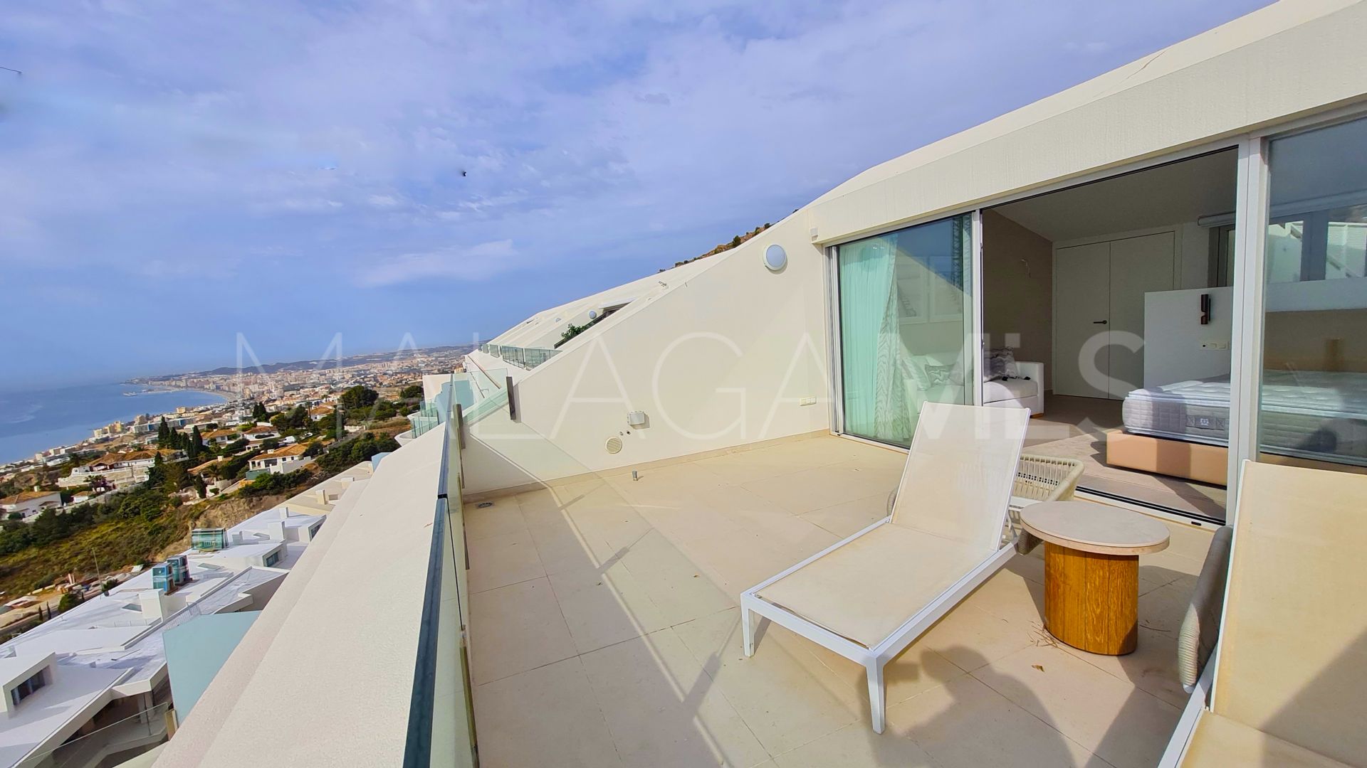 Buy atico in Benalmadena Costa with 4 bedrooms