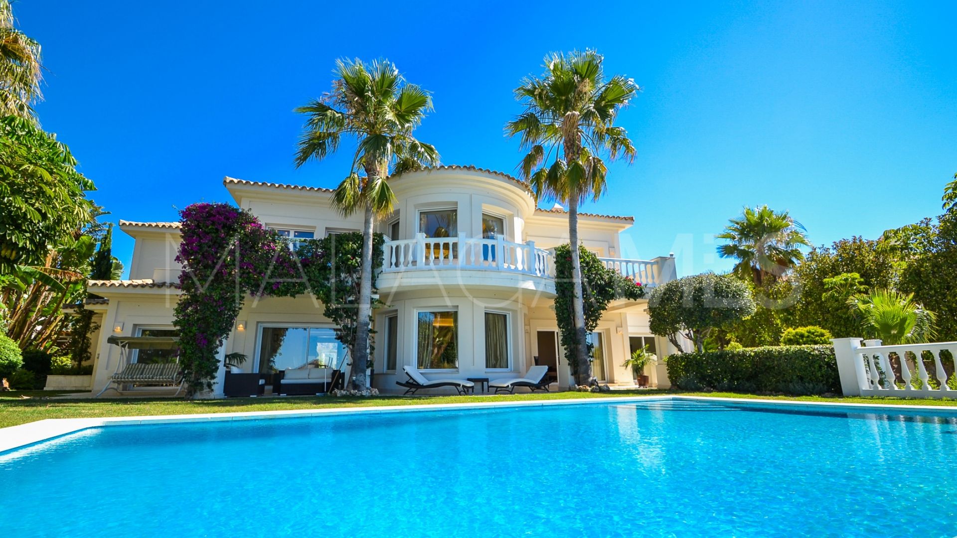 Villa for sale in Los Altos de los Monteros