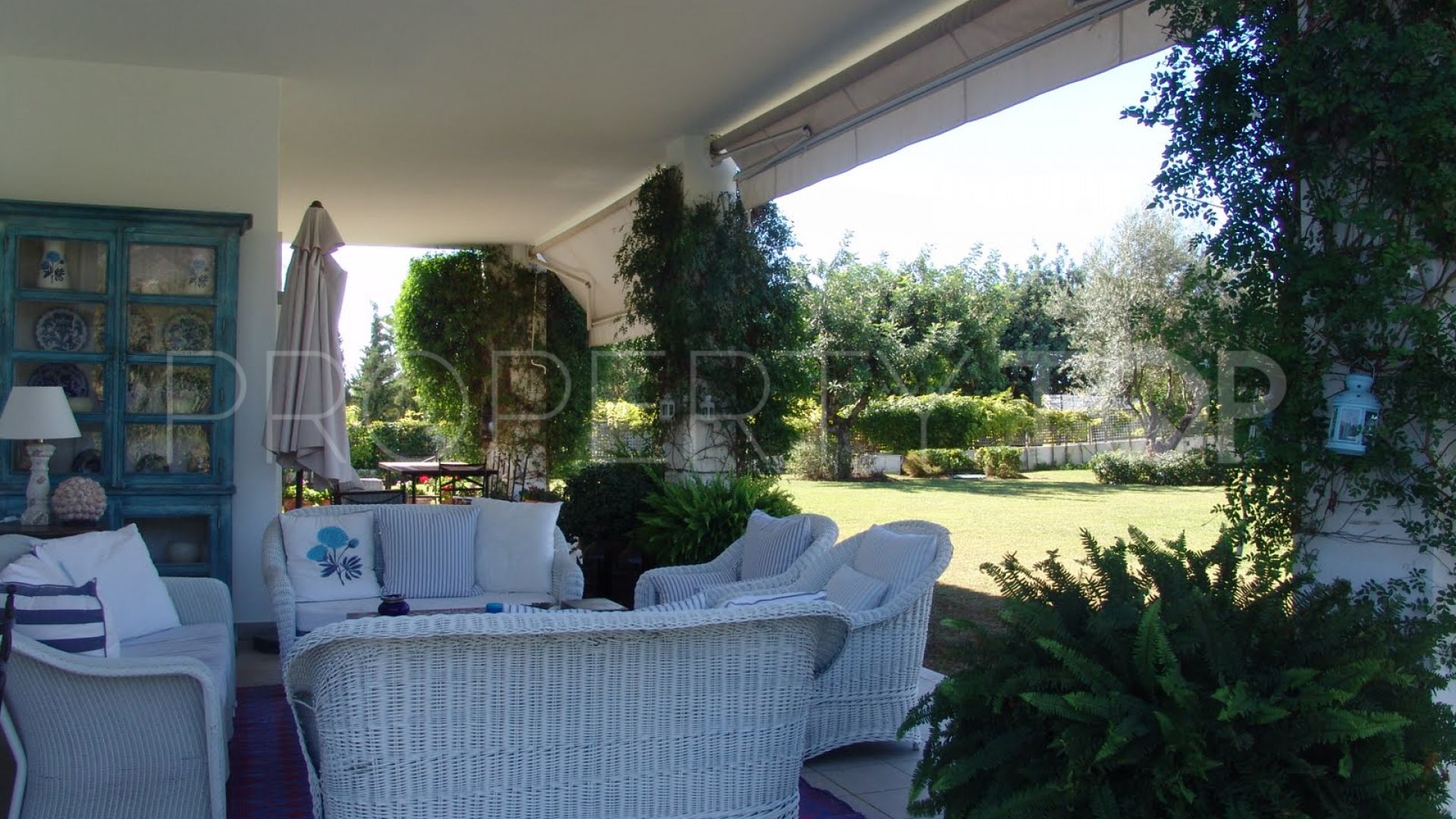 Villa a la venta en Lomas de Puente Romano con 5 dormitorios