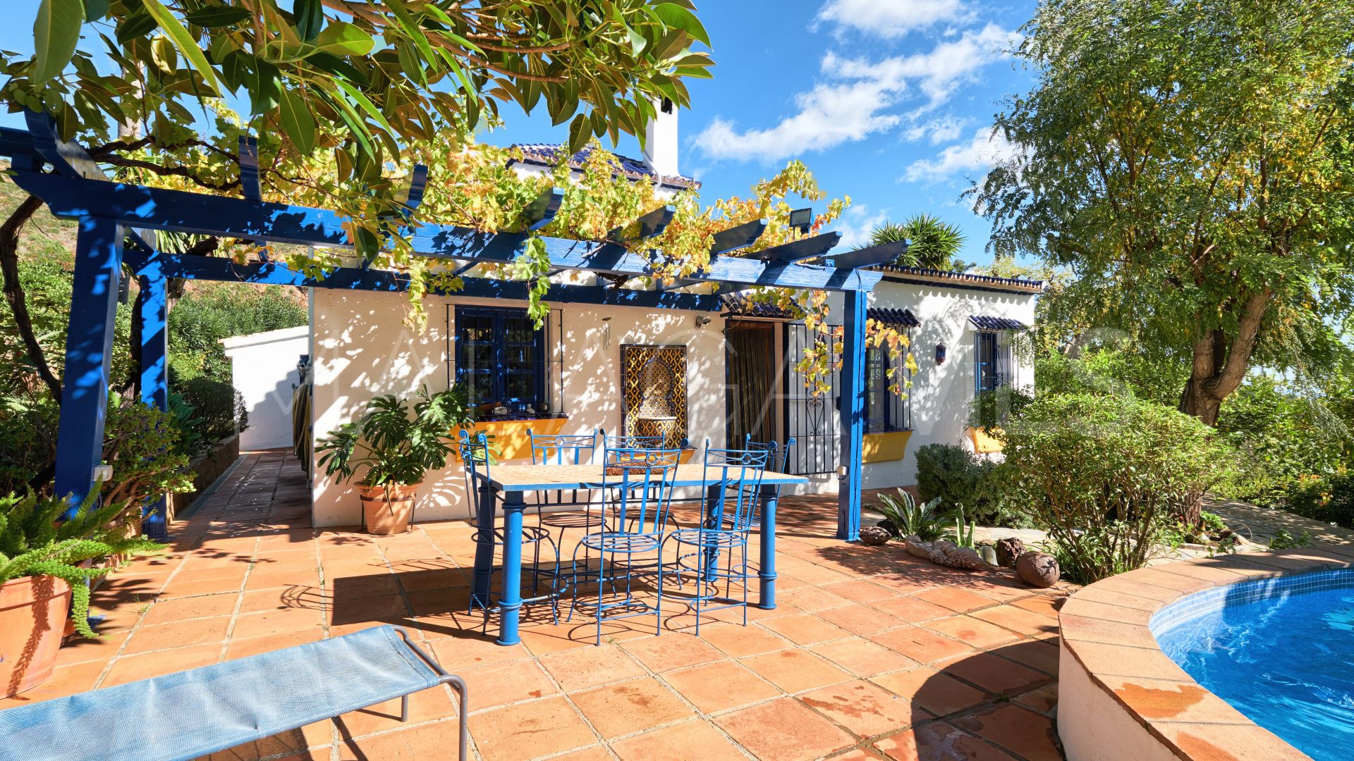 Finca for sale in Estepona