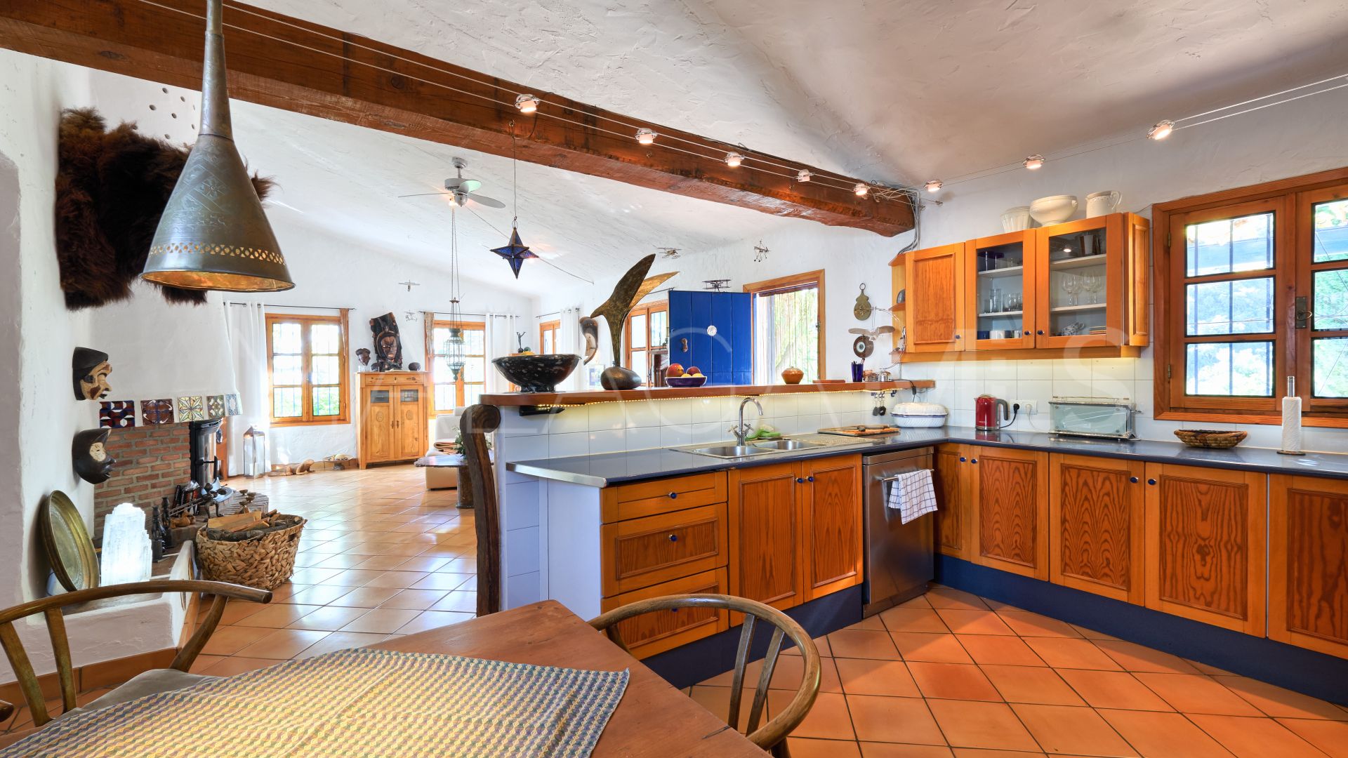 Finca for sale in Estepona