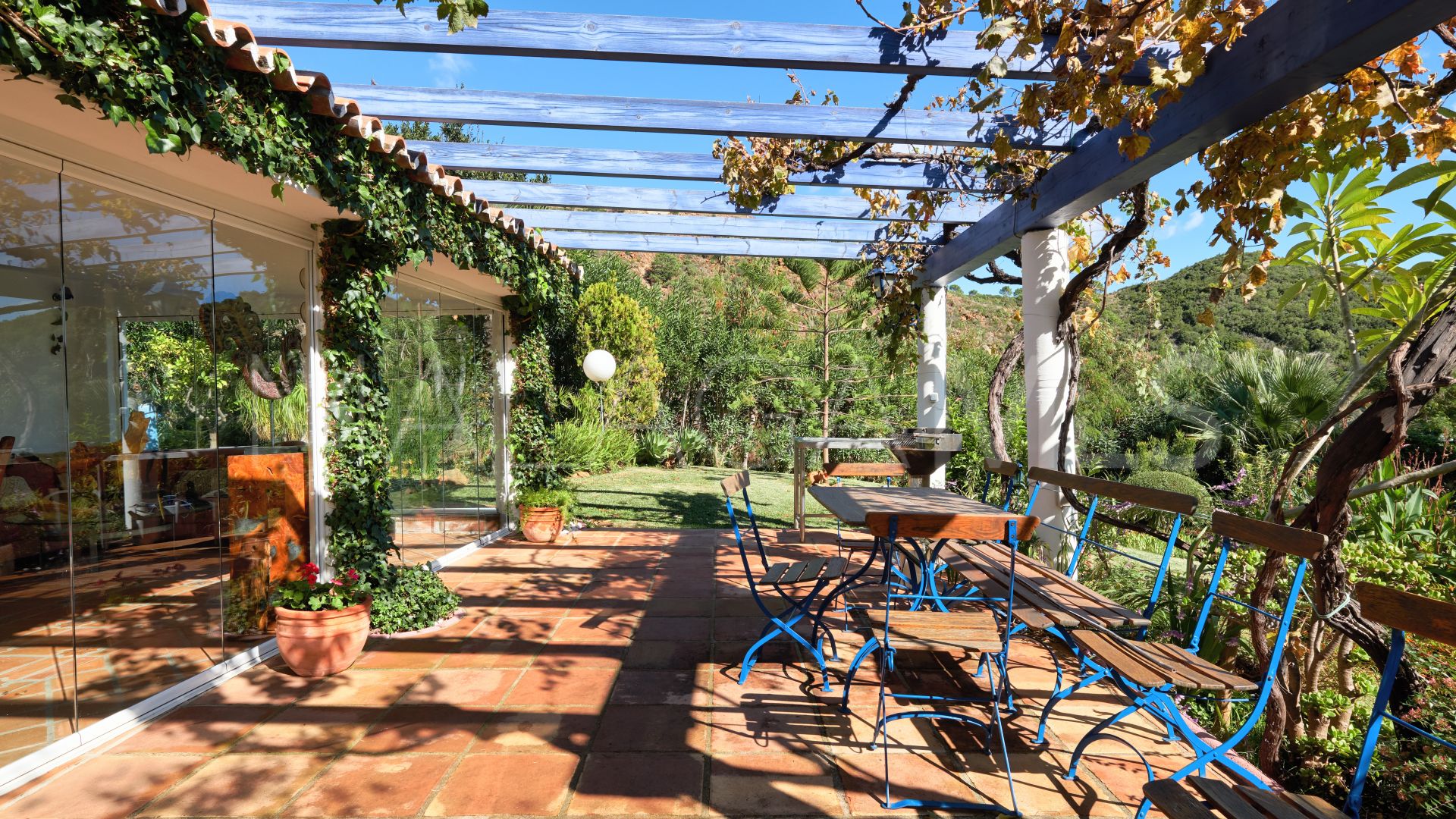 Finca for sale in Estepona