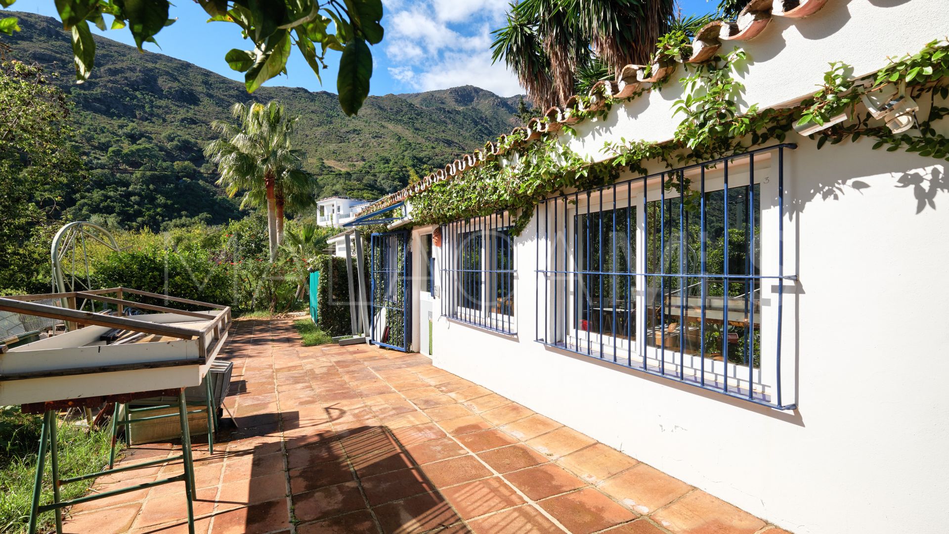 Finca for sale in Estepona