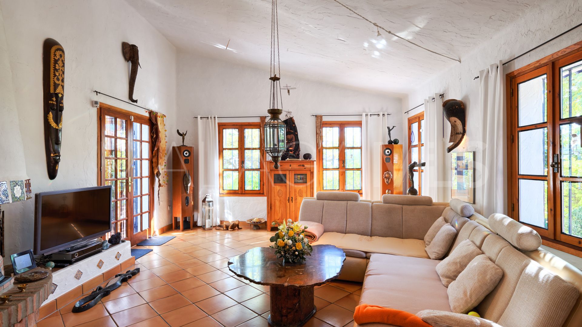 Finca for sale in Estepona