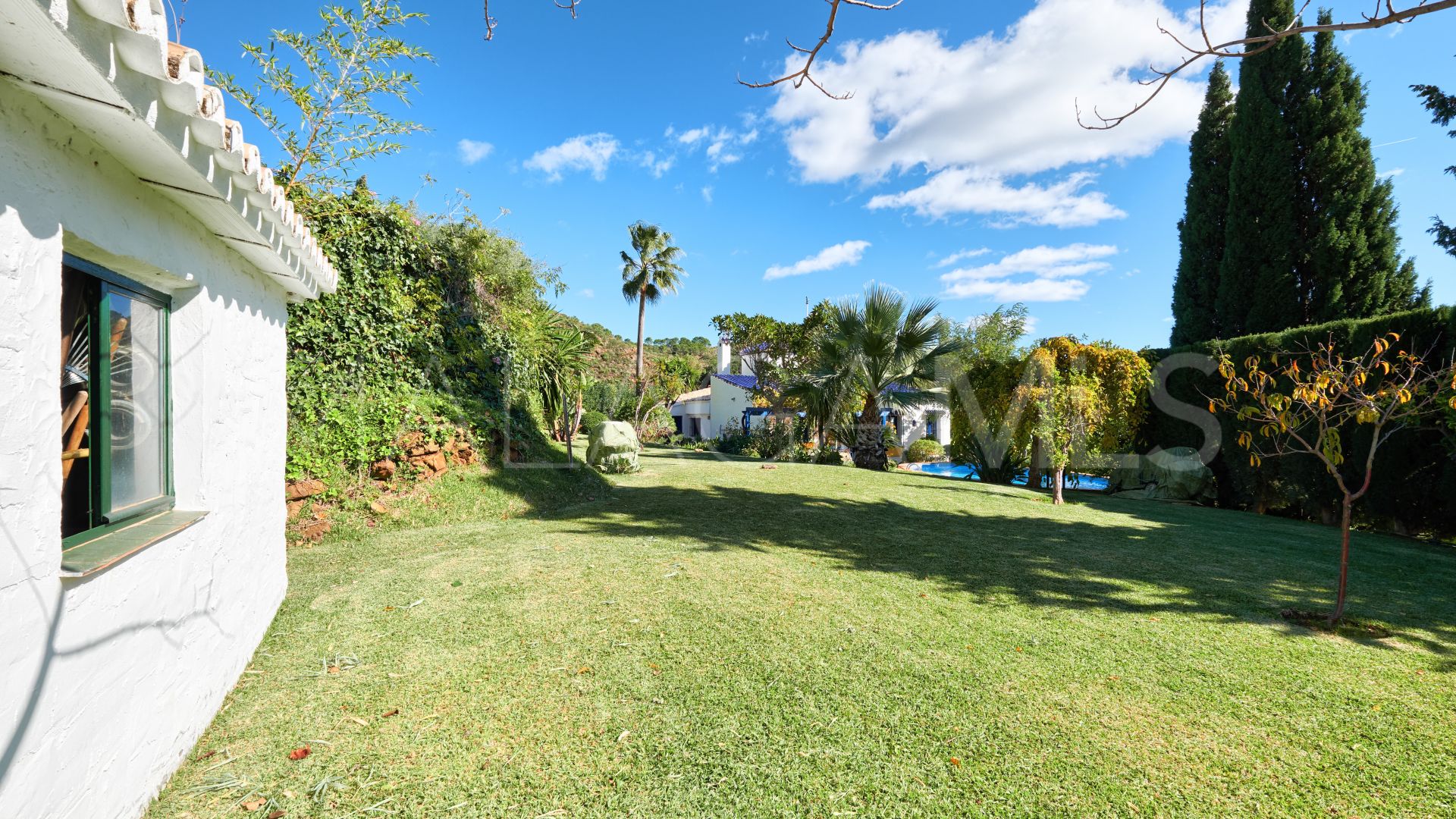 Finca for sale in Estepona