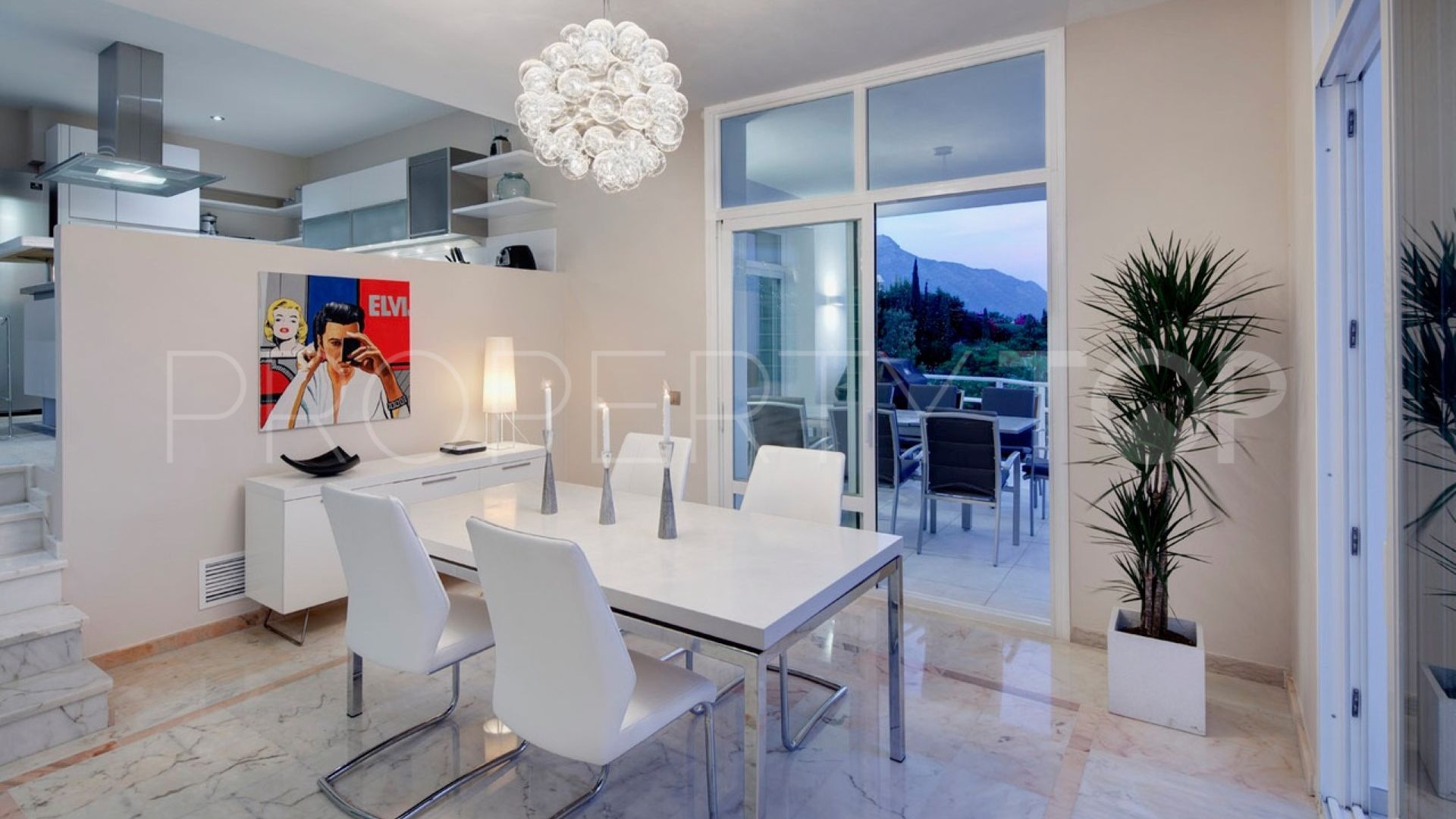Villa en venta en La Quinta Golf con 5 dormitorios
